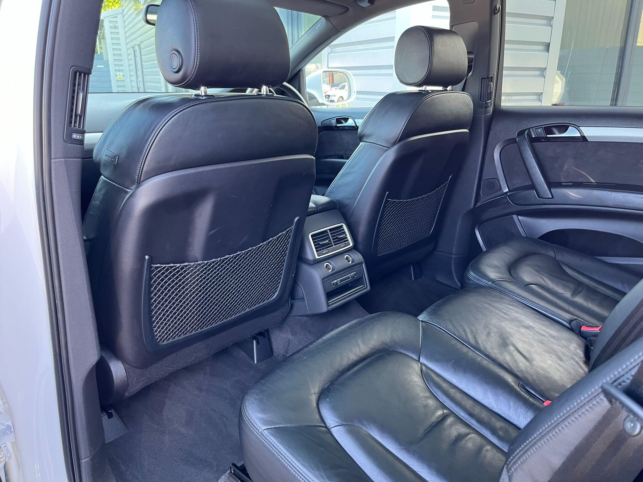 Audi Q7 view 18