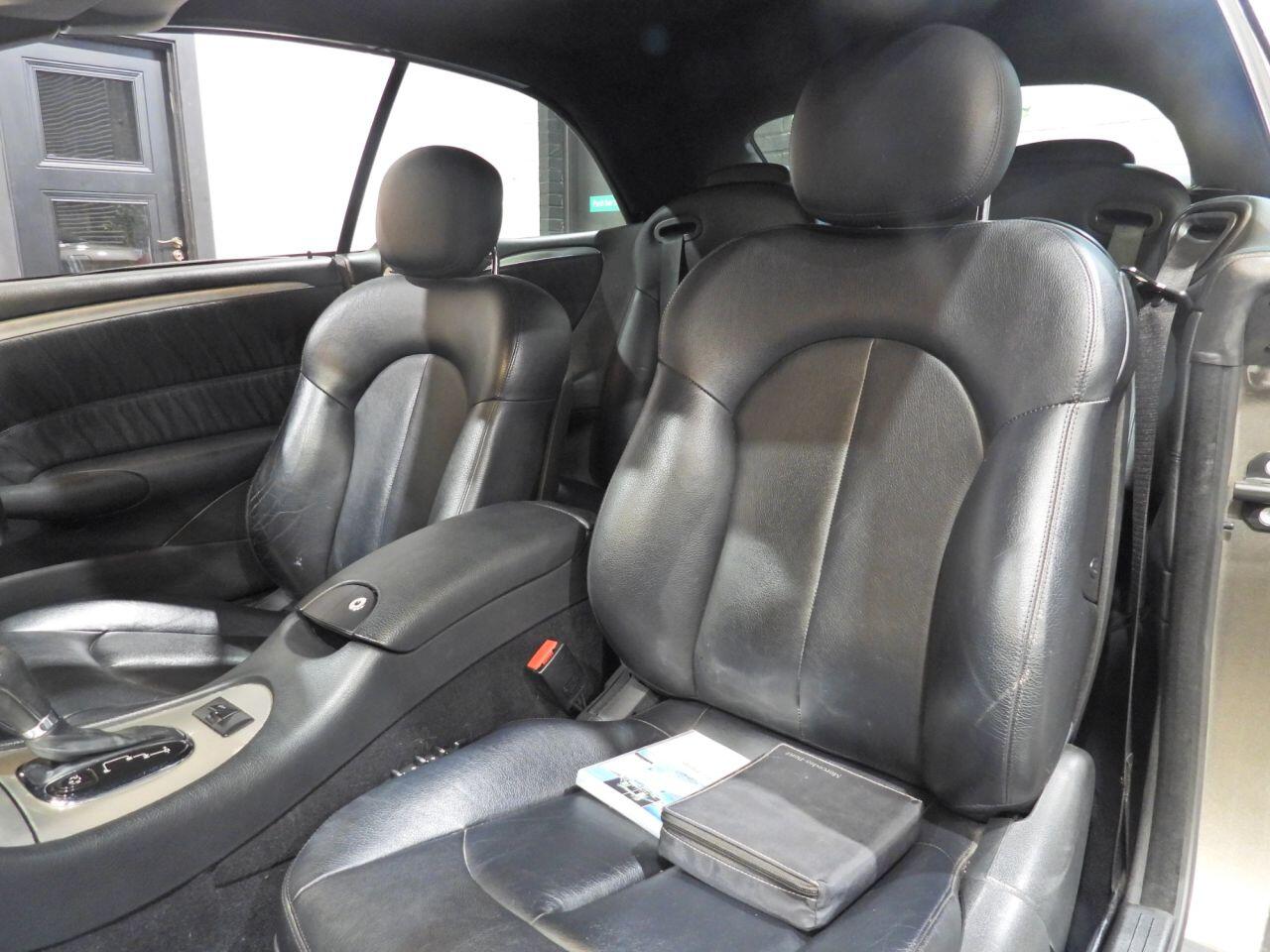 Mercedes-Benz CLK view 21