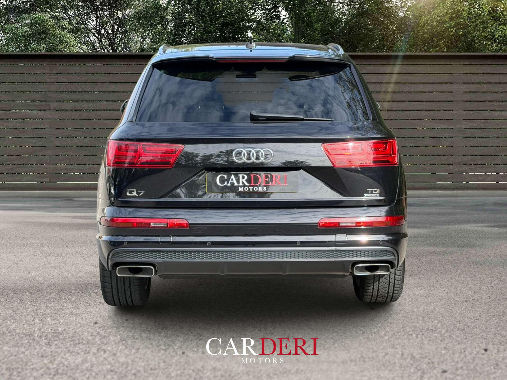 Audi Q7 view 17