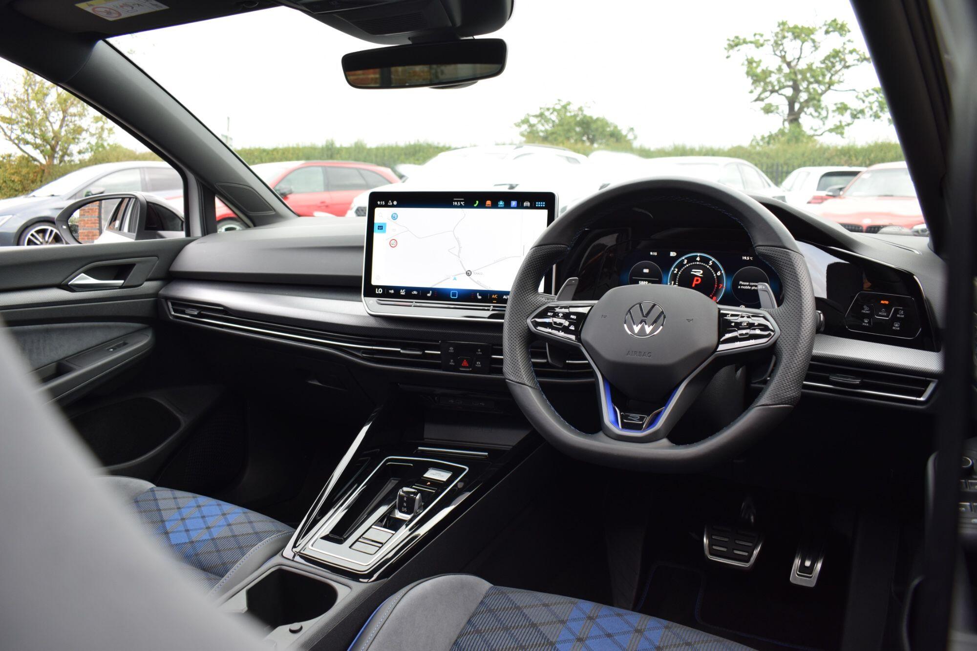 Volkswagen Golf view 18