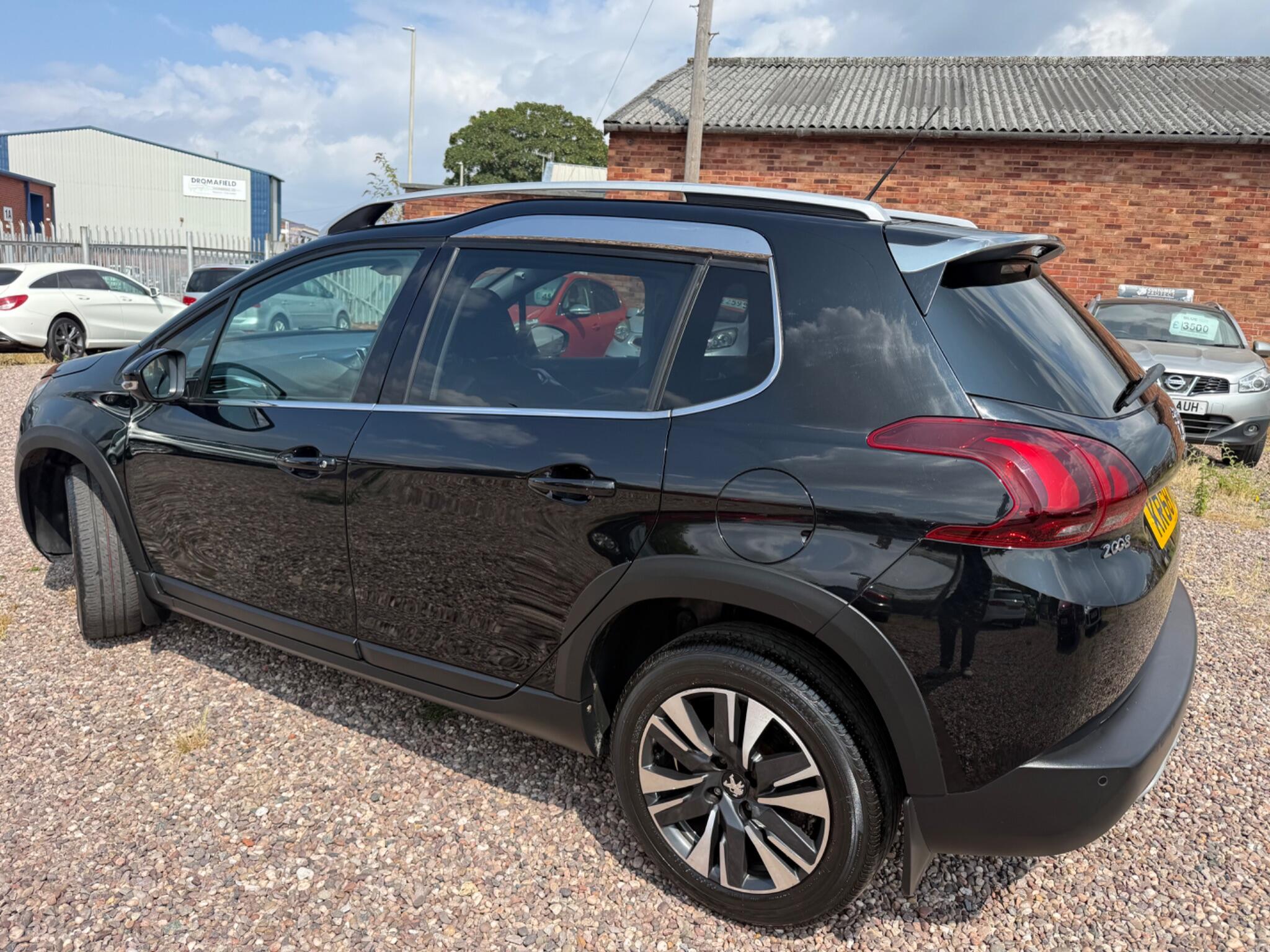 Peugeot 2008 view 10