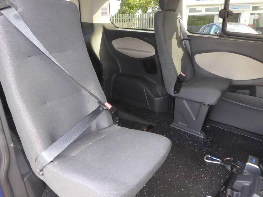 Ford Tourneo Custom view 13