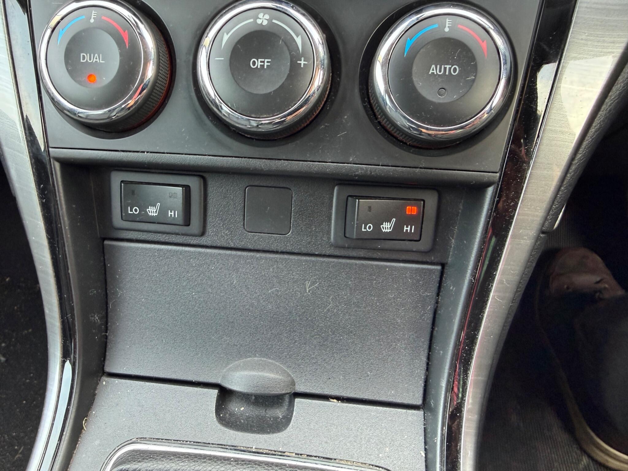 Mazda Mazda6 2.2d Venture Euro 5 5dr — photo 43 of 86