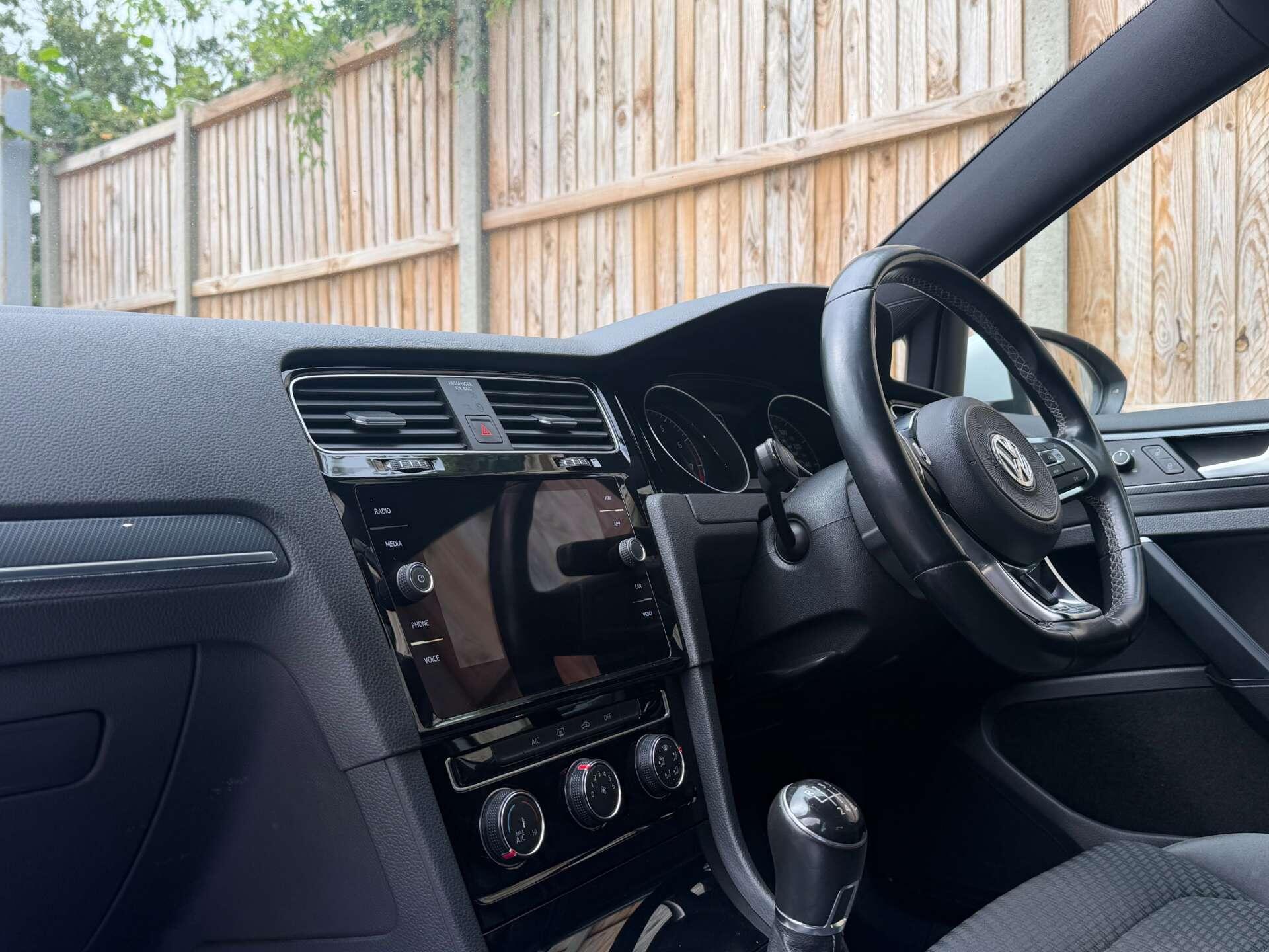 Volkswagen Golf view 18