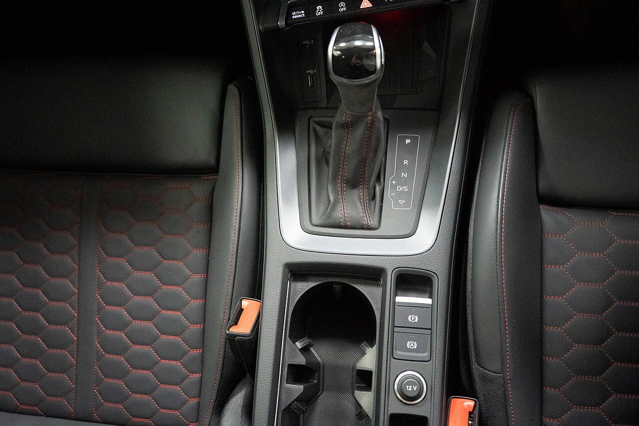 Audi RS Q3 view 17
