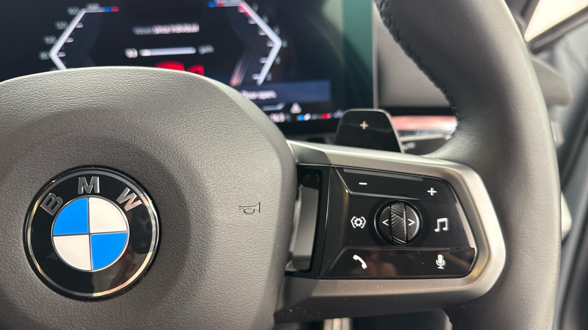 BMW 5 Series view 18
