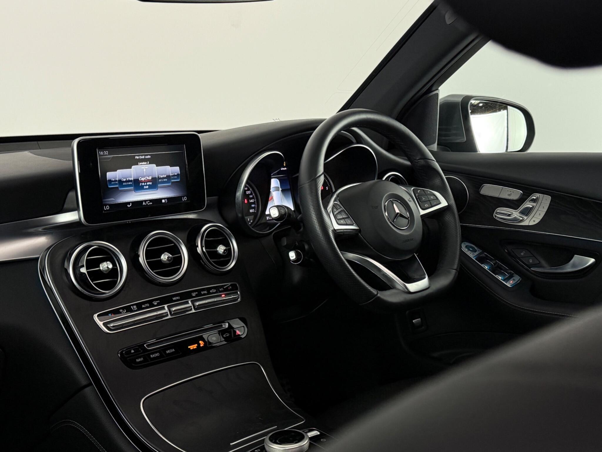 Mercedes-Benz GLC view 4