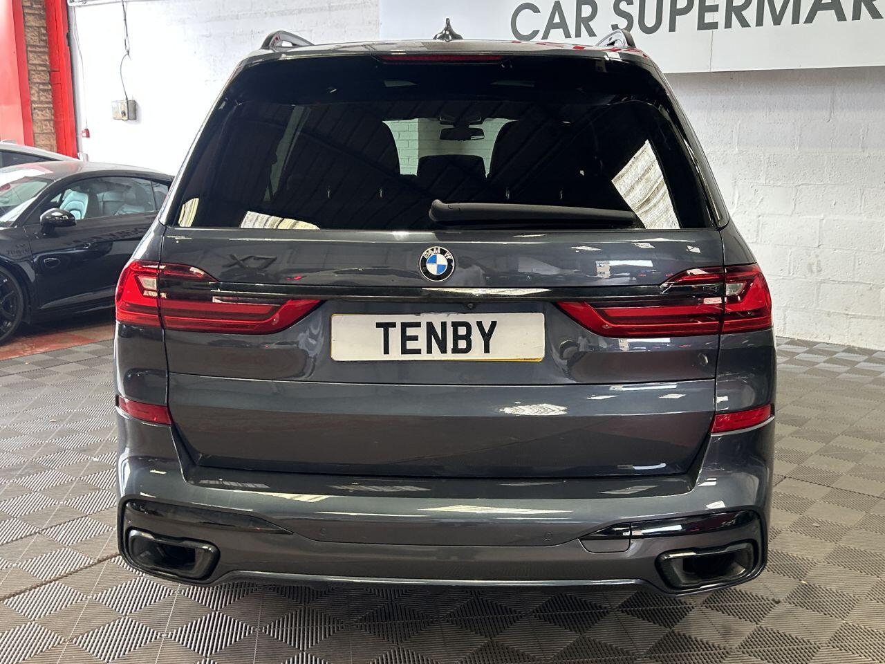 BMW X7 view 8
