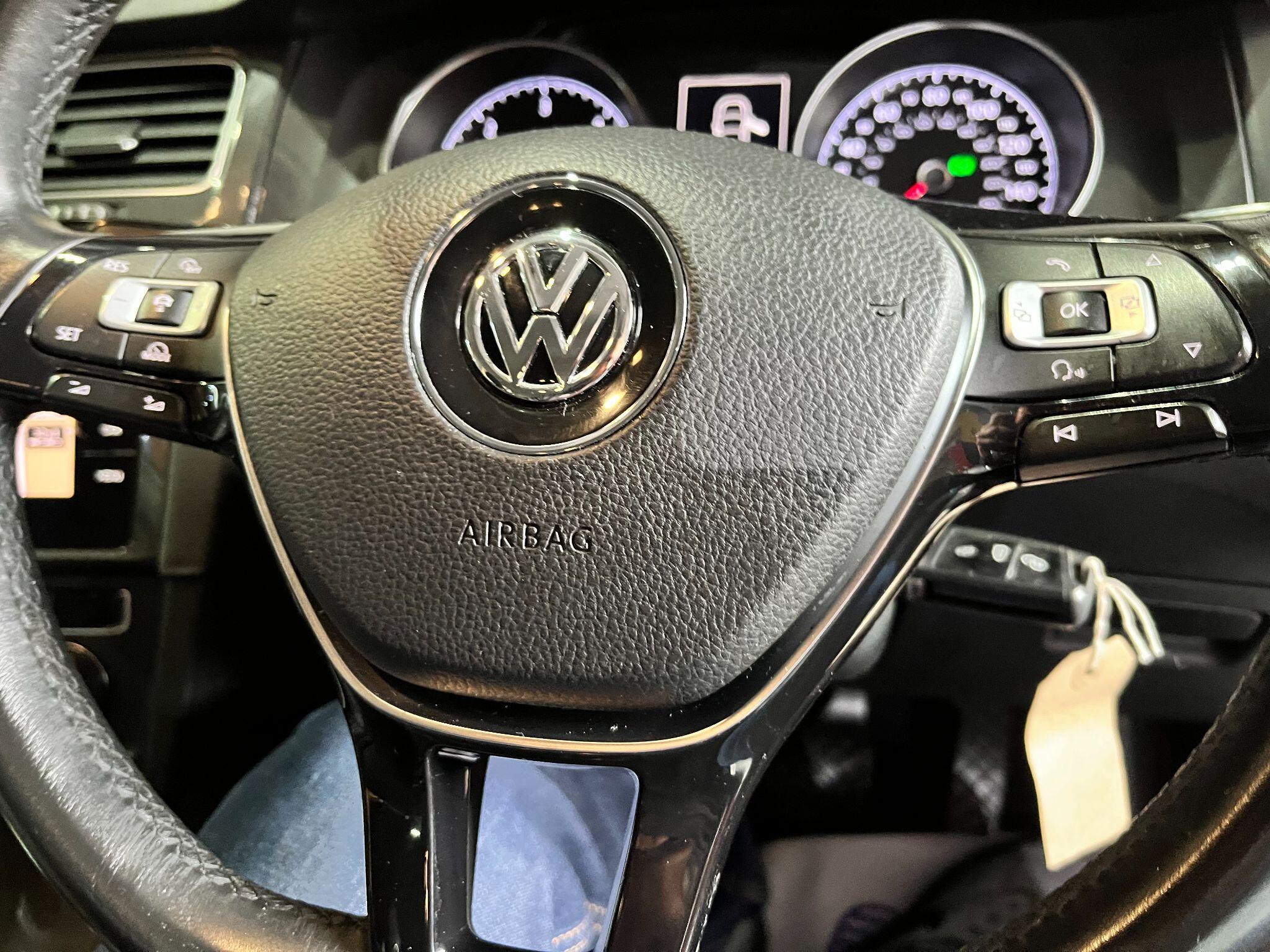 Volkswagen Golf view 35
