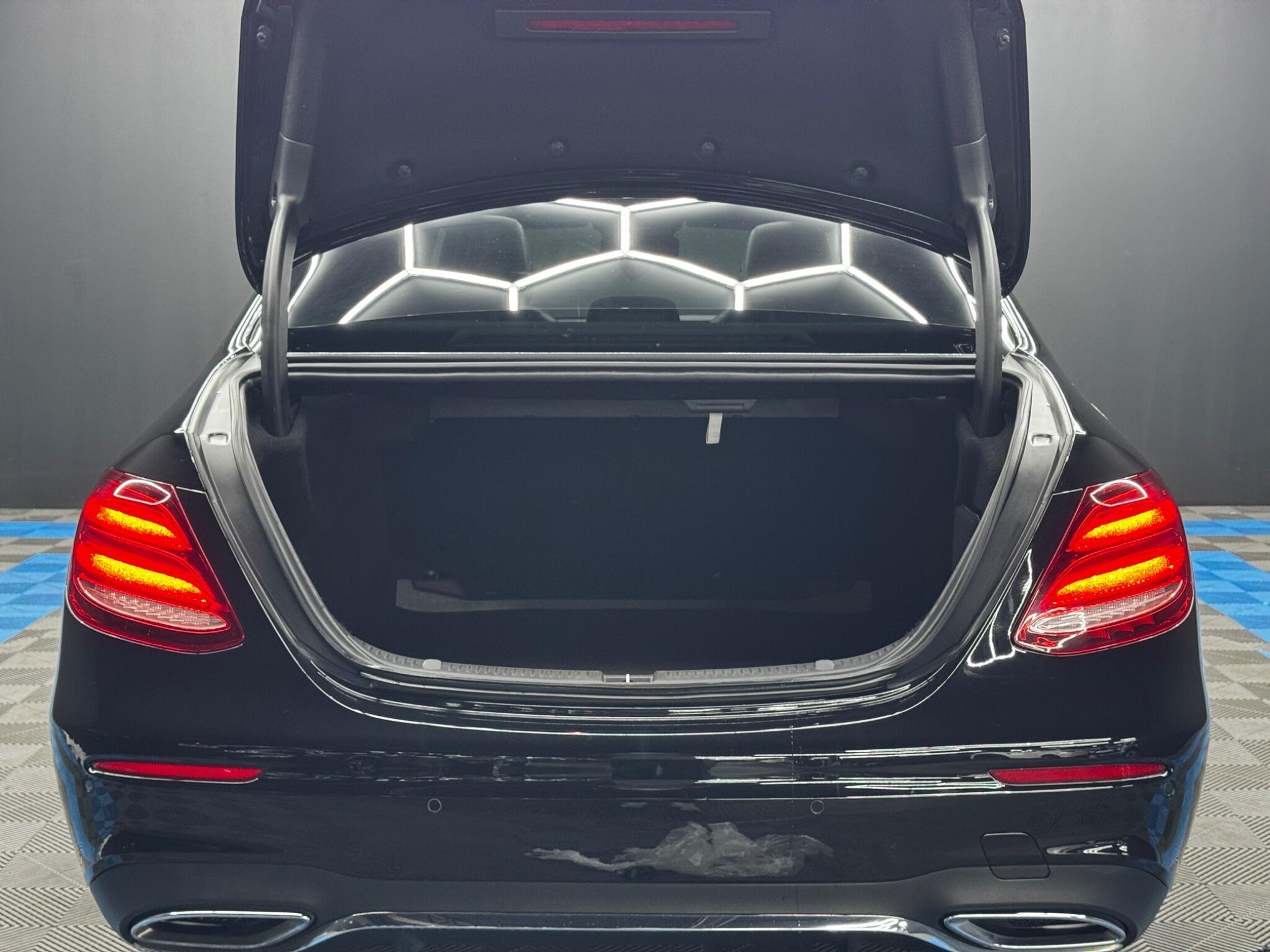 Mercedes-Benz E-Class view 41