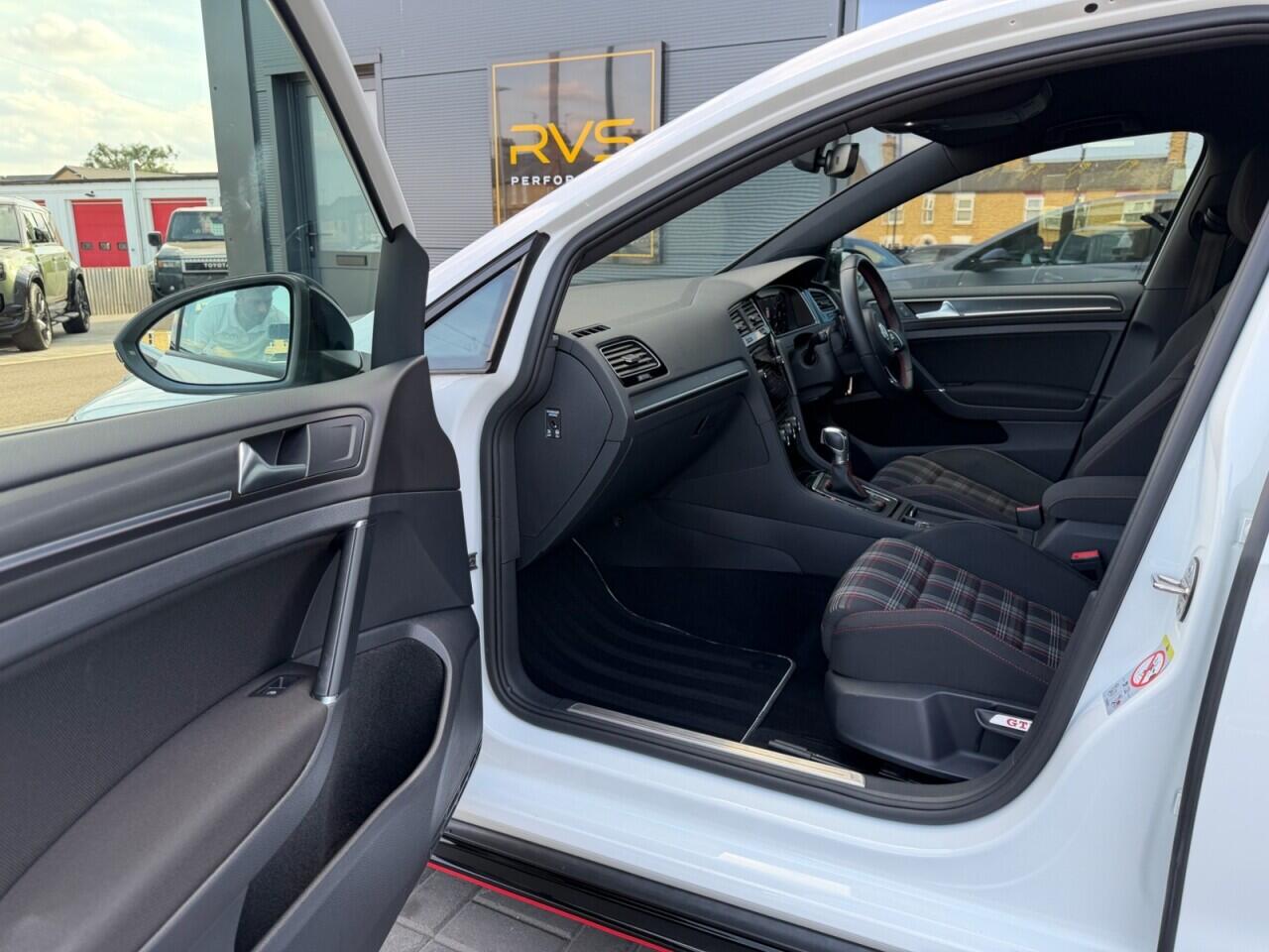 Volkswagen Golf view 13