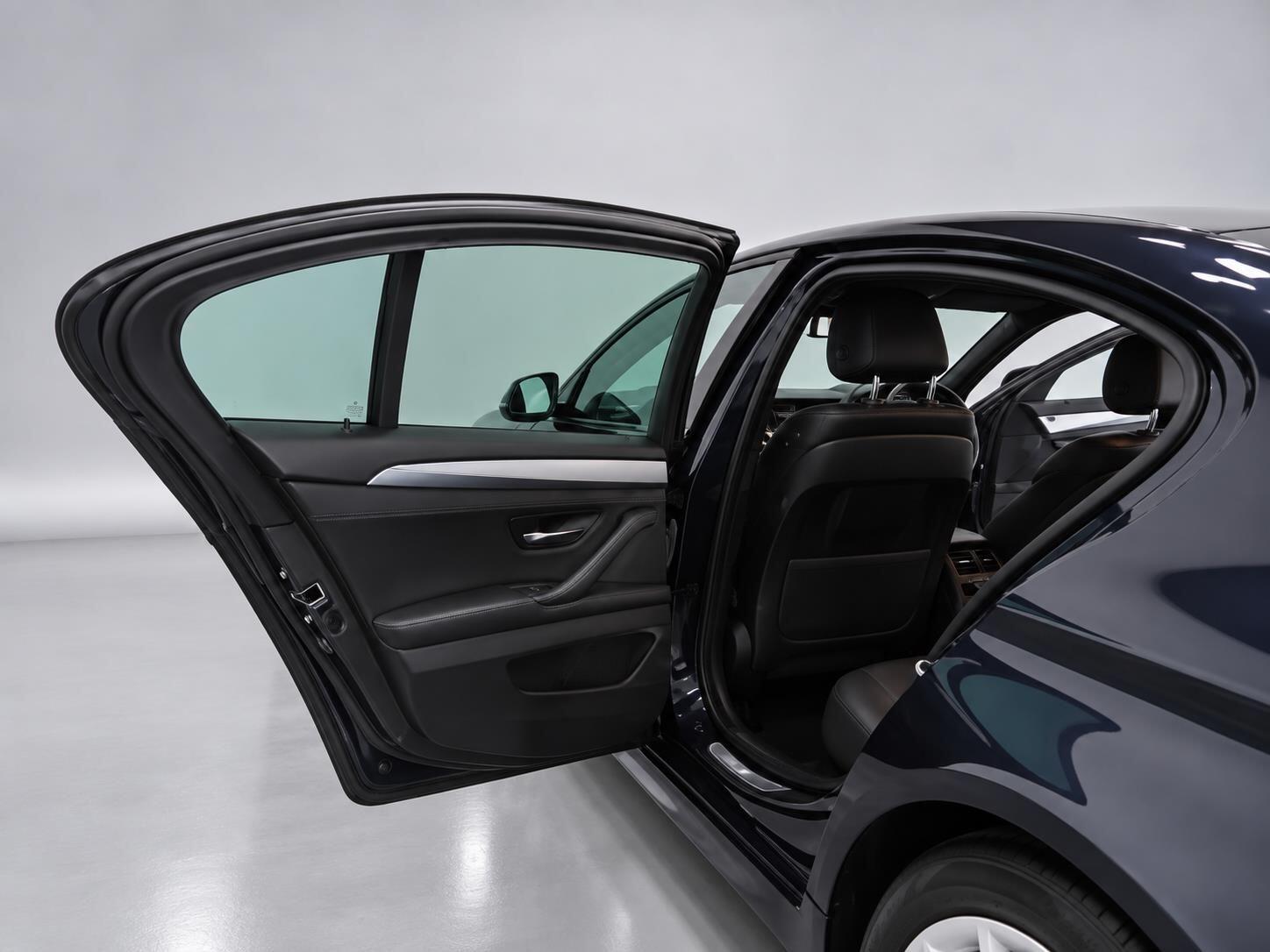 BMW 5 Series view 27