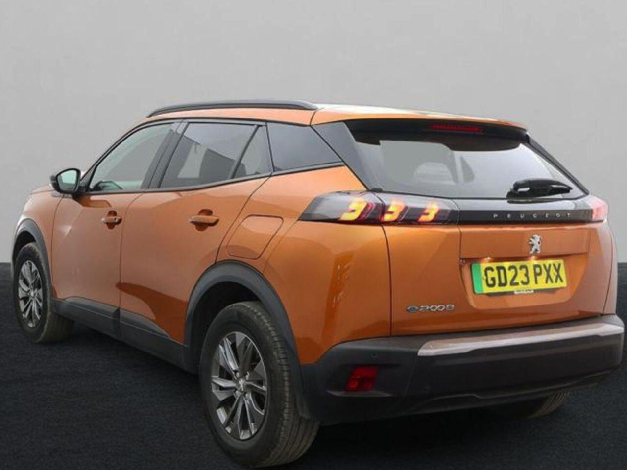 Peugeot E-2008 view 3