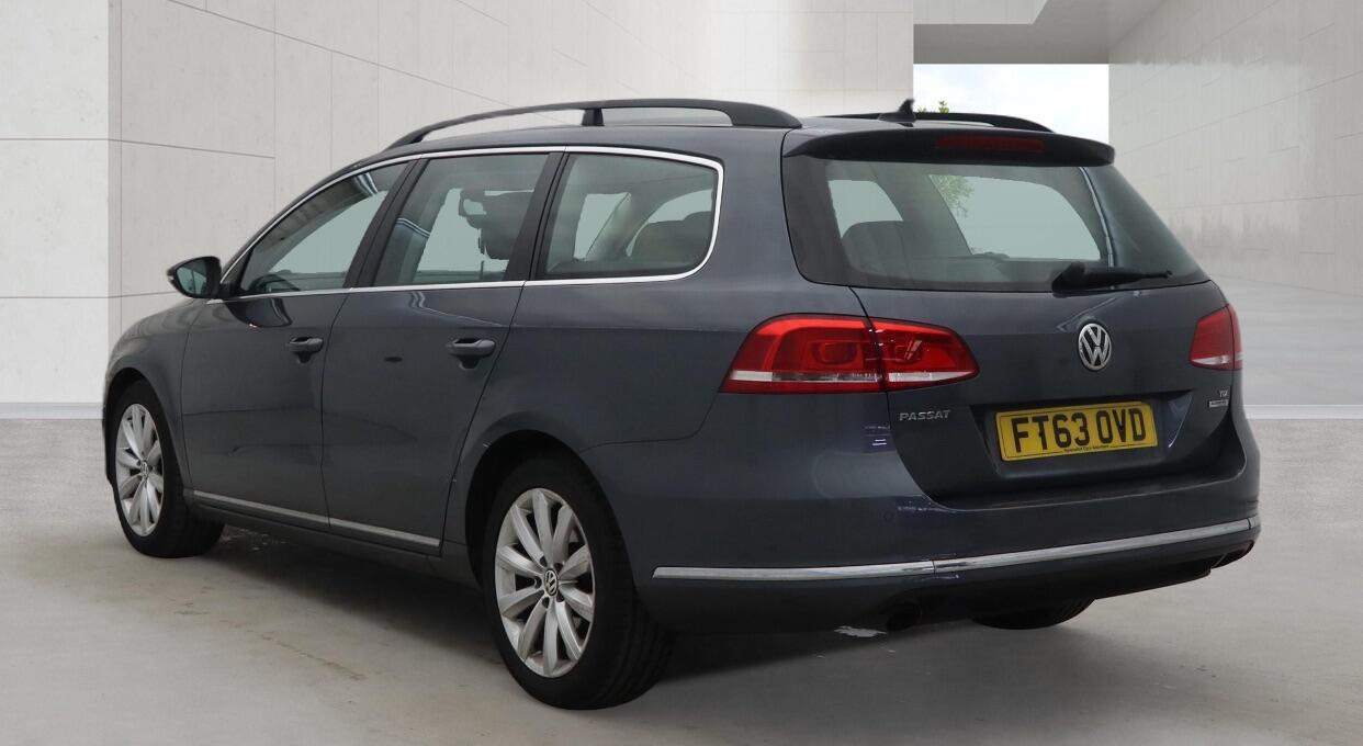 Volkswagen Passat view 3