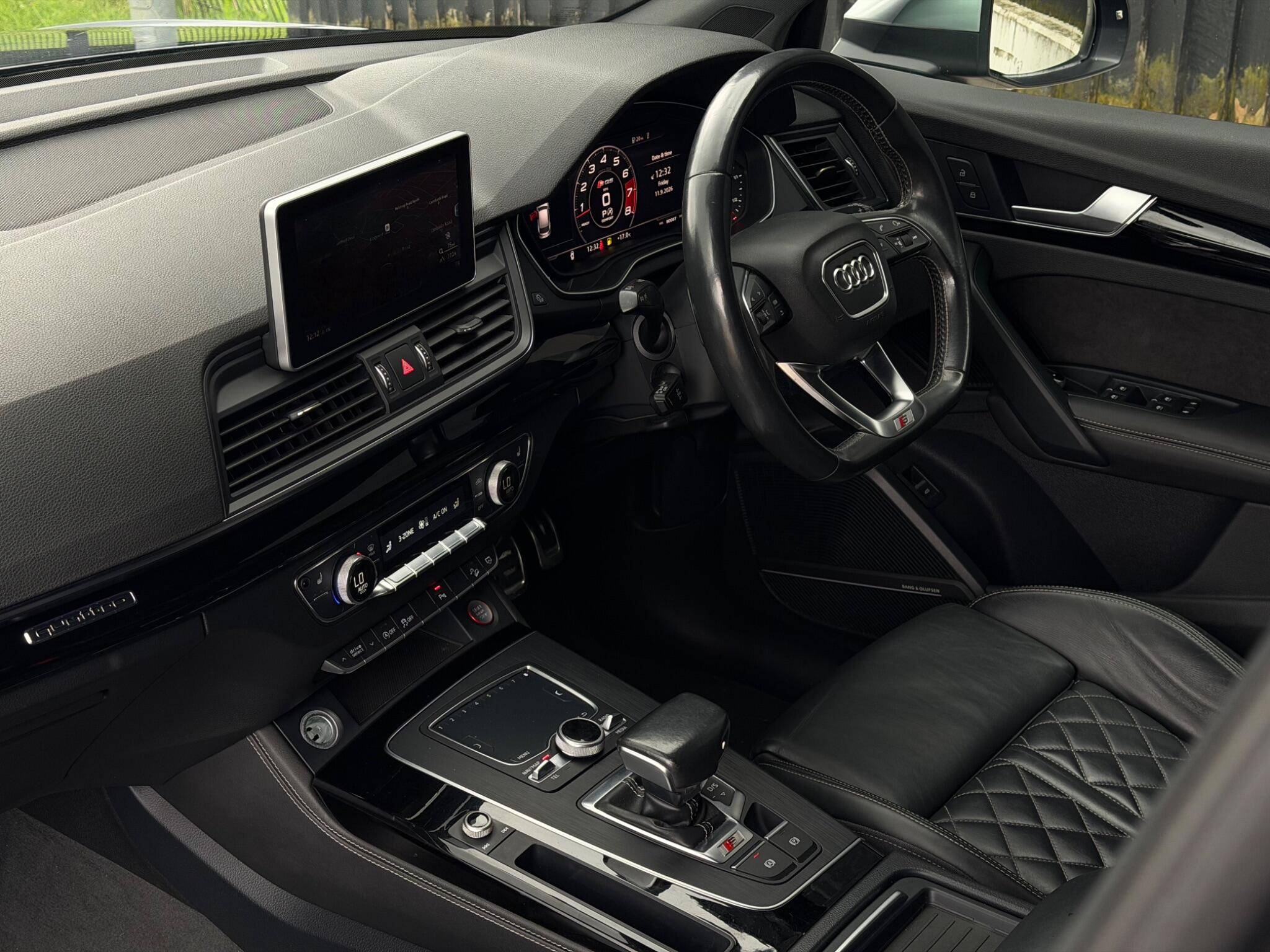Audi SQ5 view 35