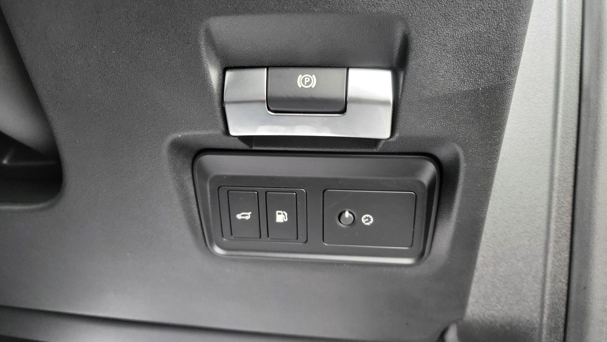 Land Rover Discovery Sport view 21