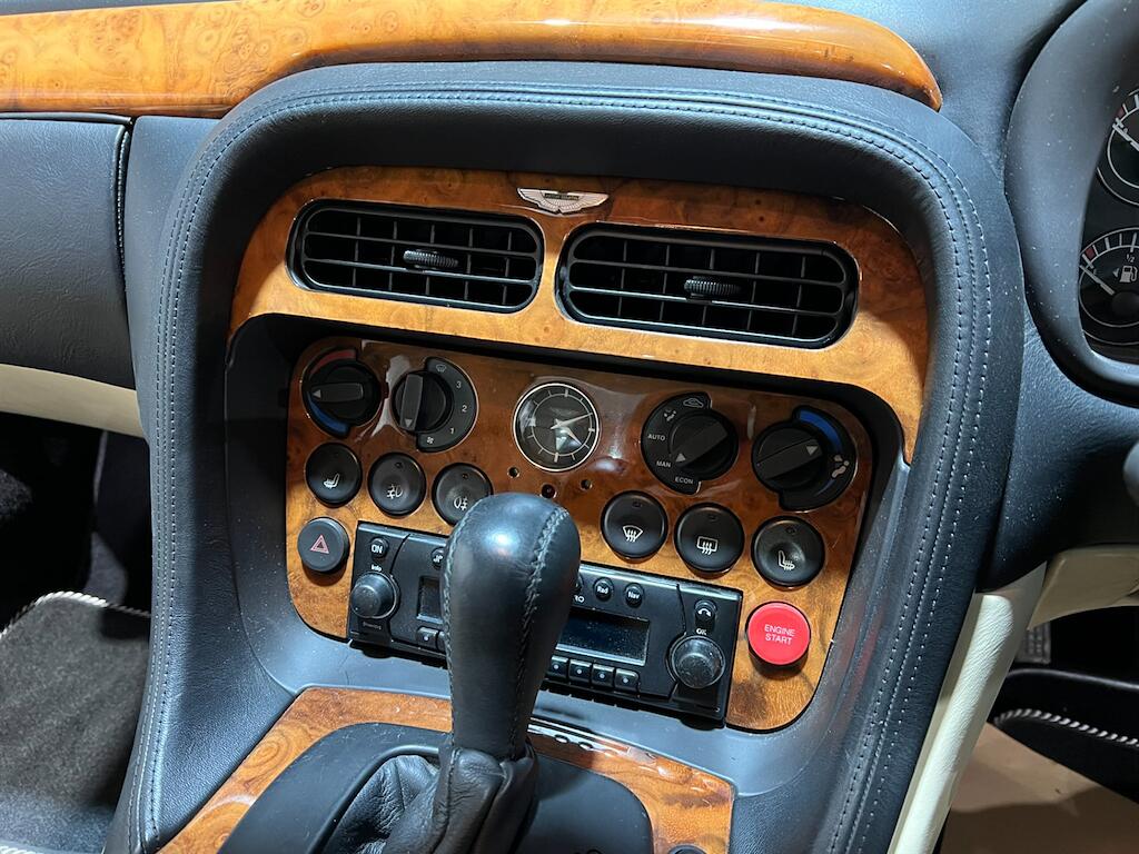Aston Martin DB7 view 28