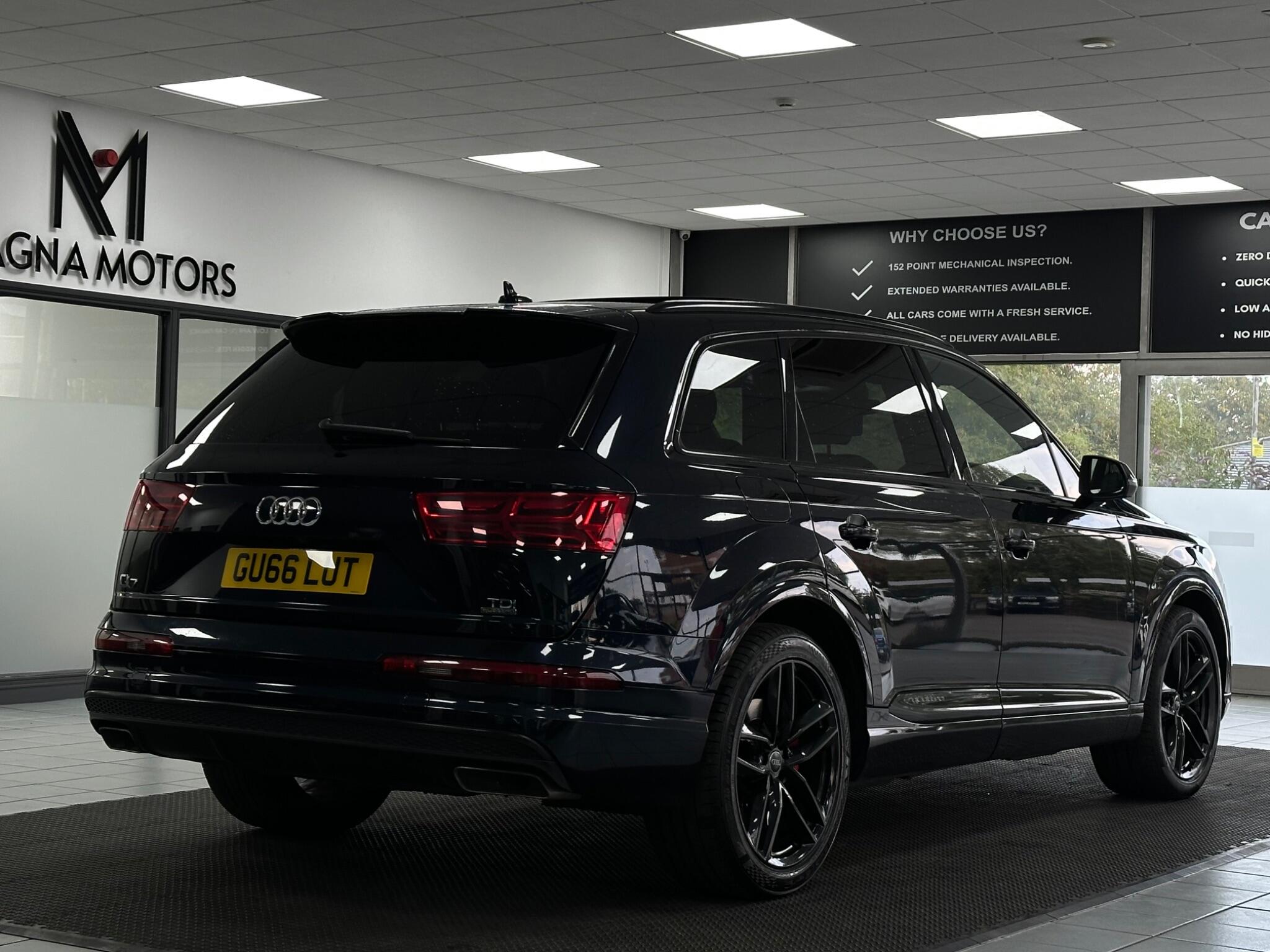 Audi Q7 view 16