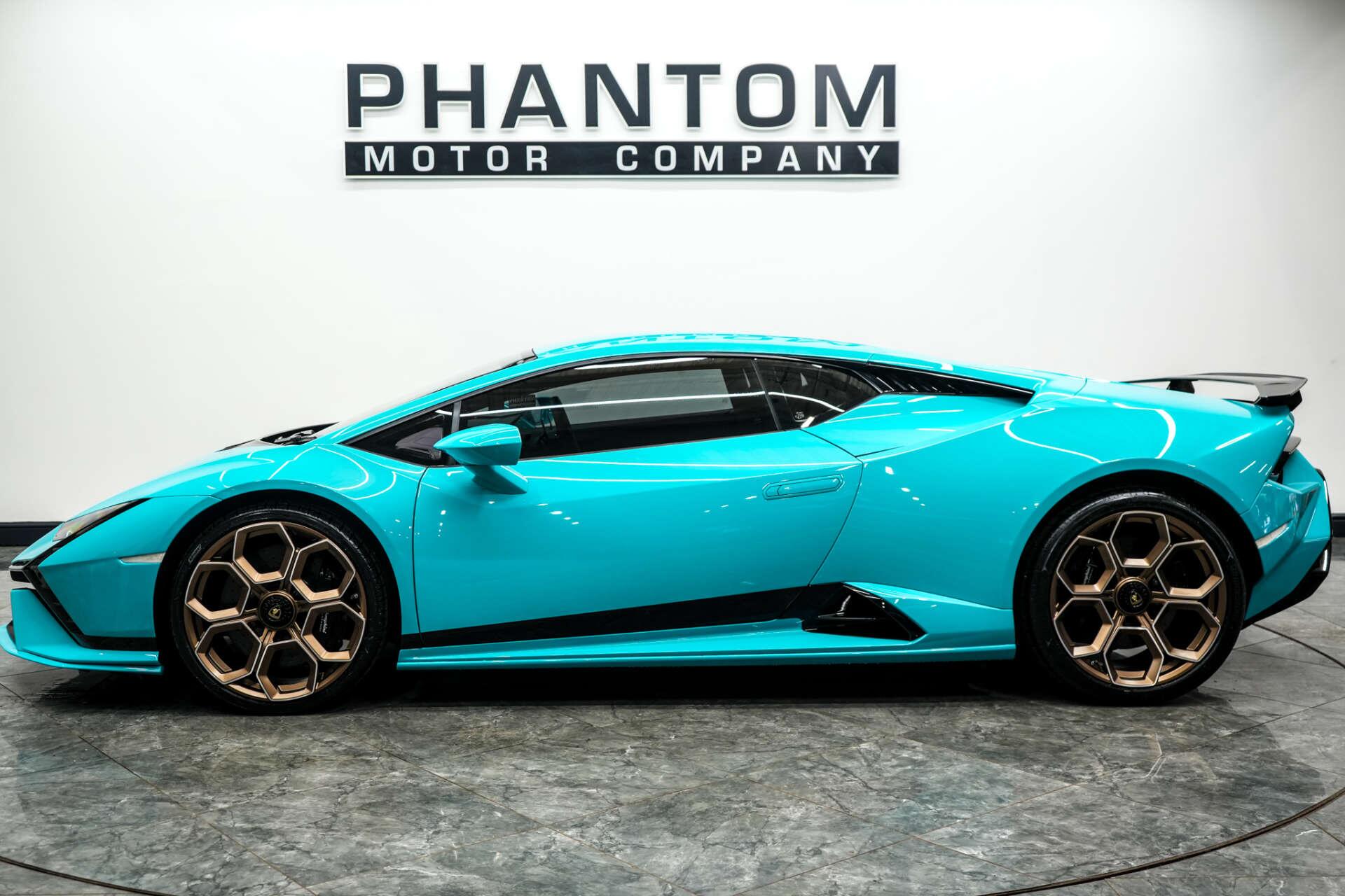 Lamborghini Huracan view 3