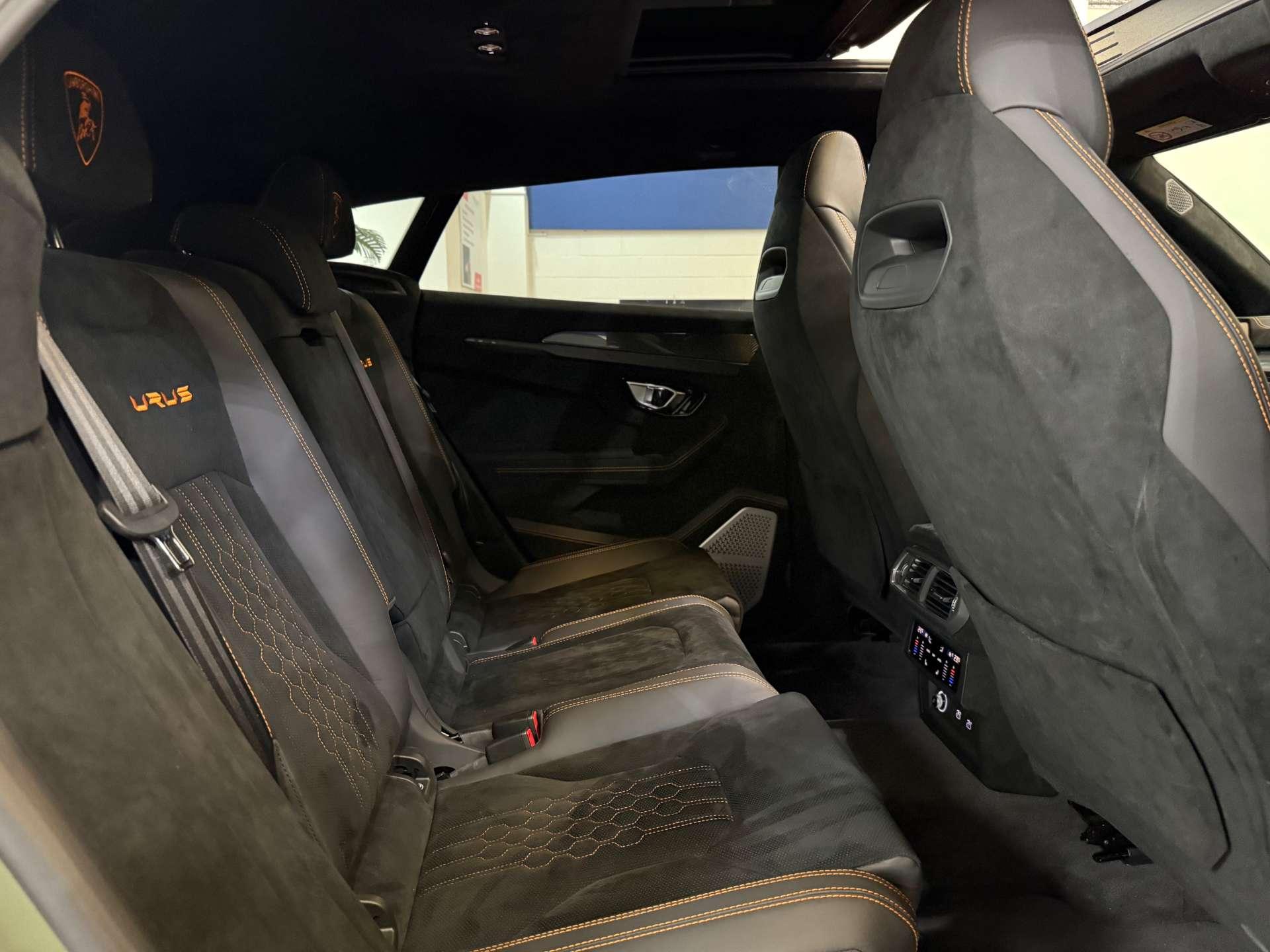 Lamborghini Urus view 76