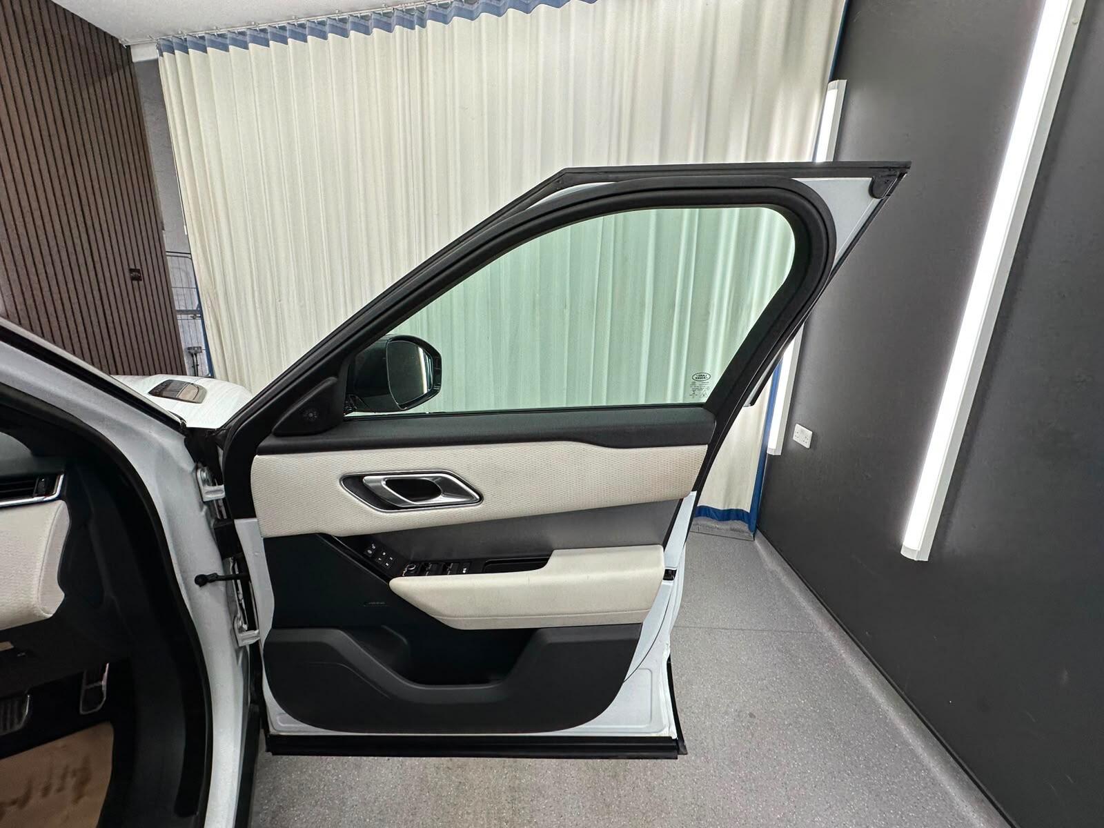 Land Rover Range Rover Velar view 23