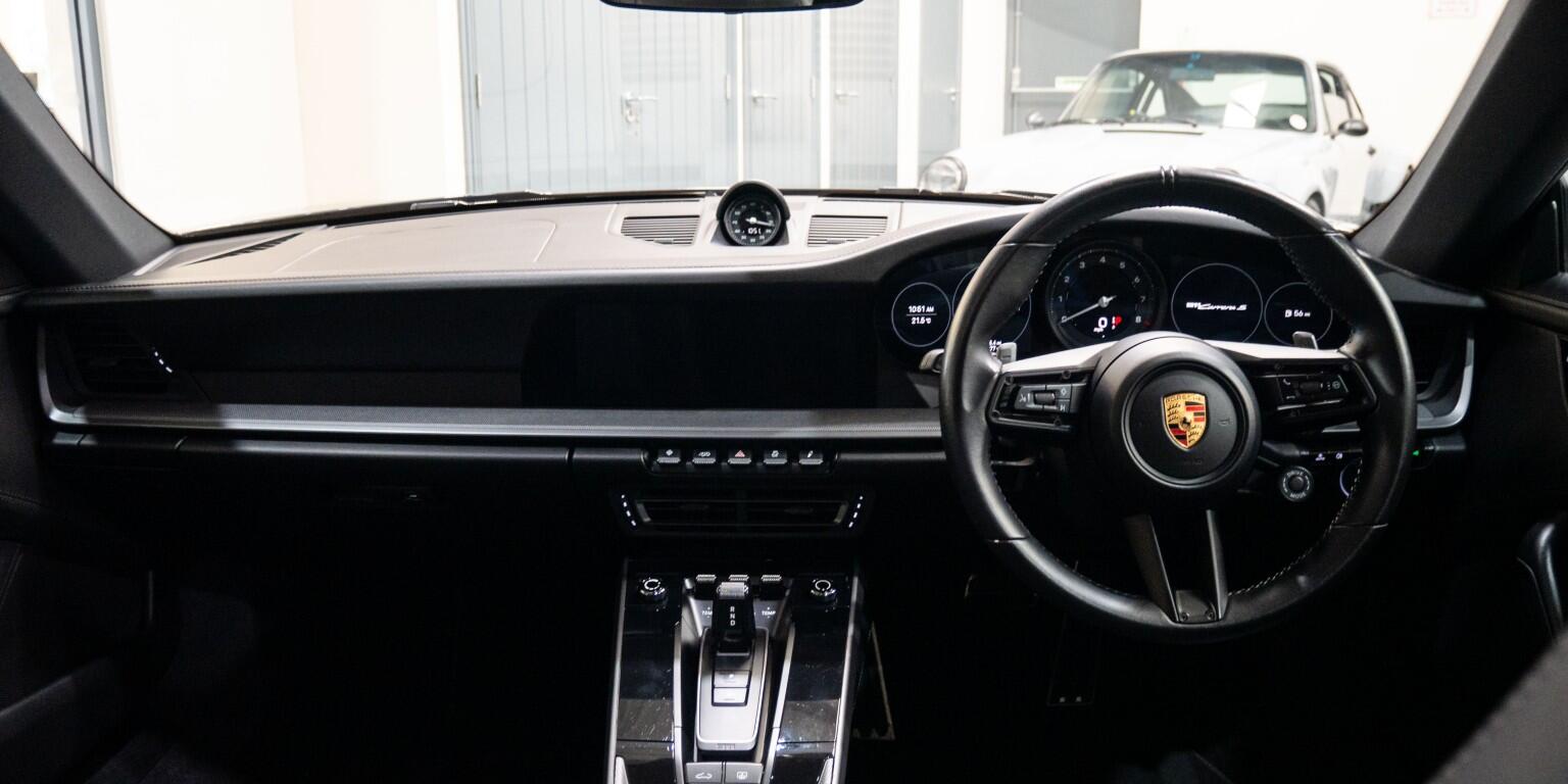 Porsche 911 view 21