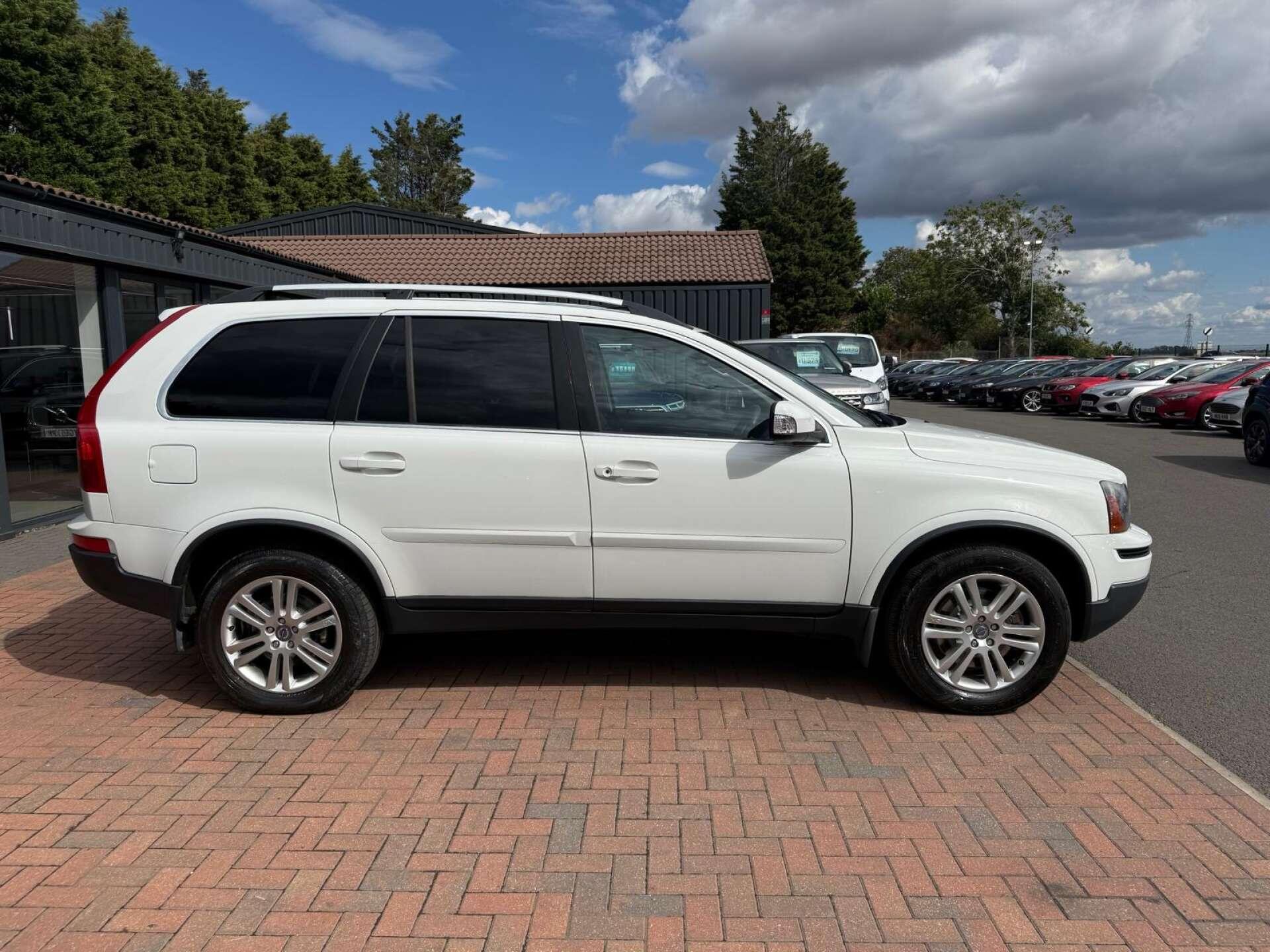 Volvo XC90 view 8
