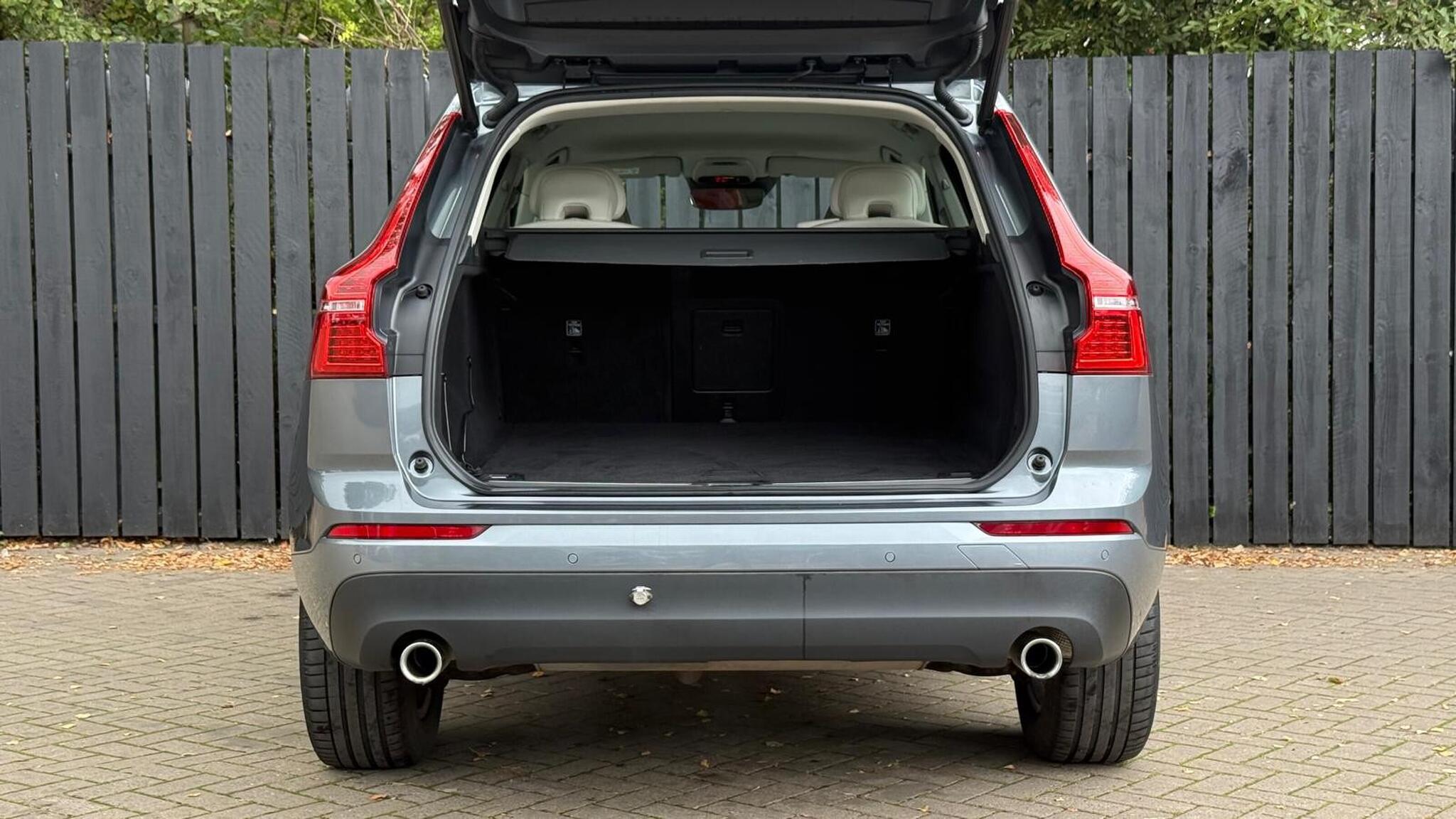 Volvo XC60 view 8