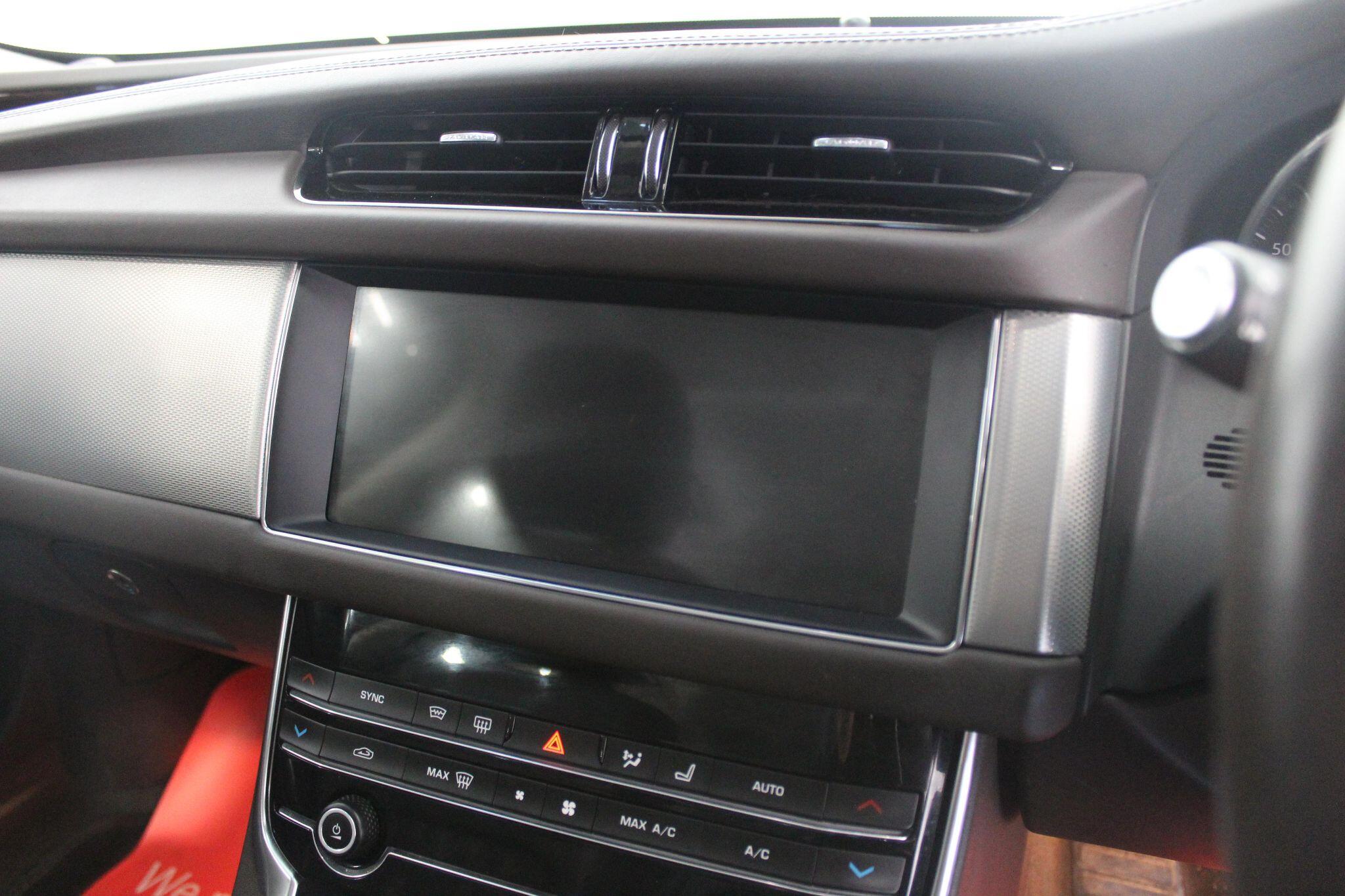 Jaguar XF view 40