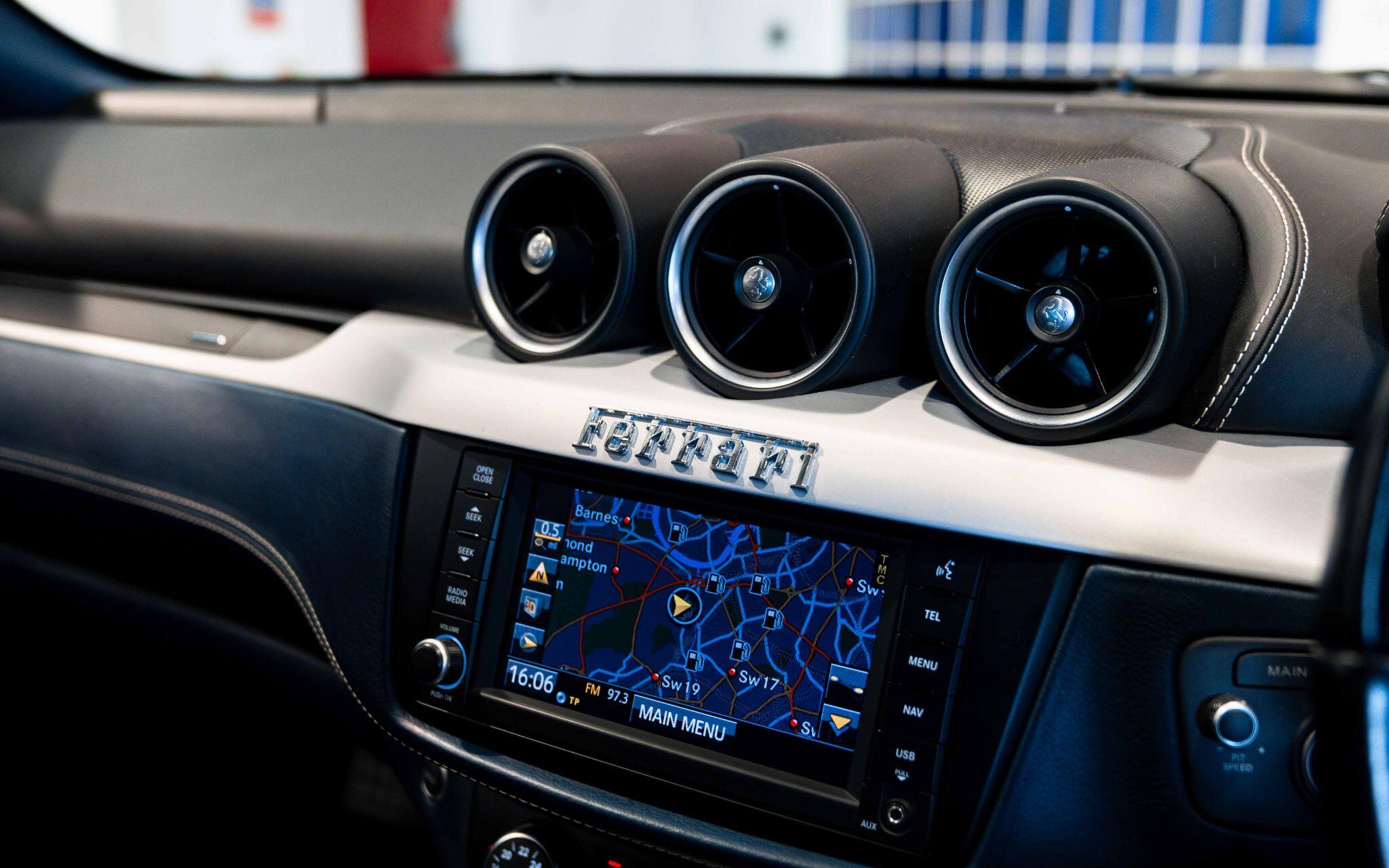 Ferrari FF view 16