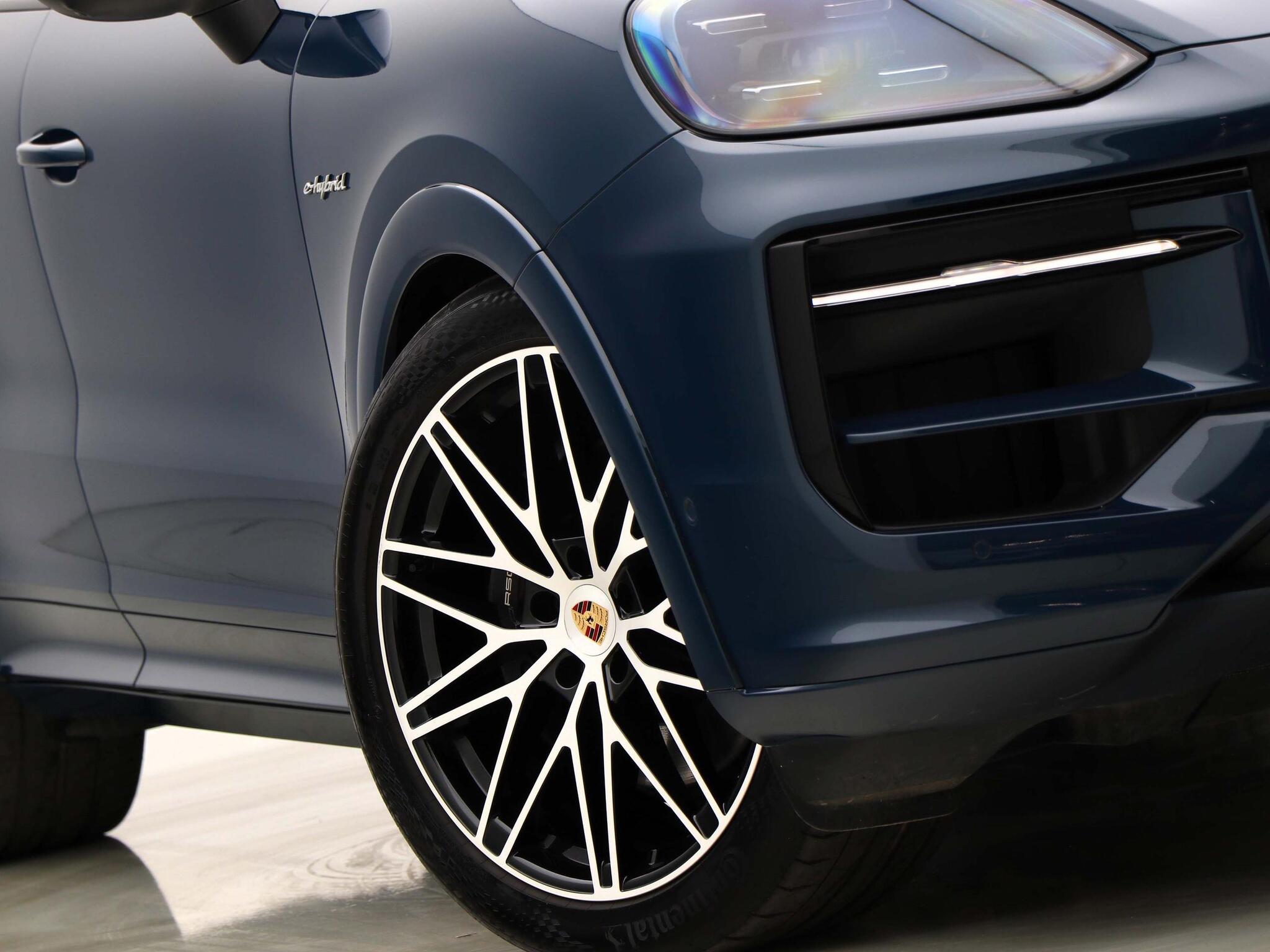 Porsche Cayenne view 21