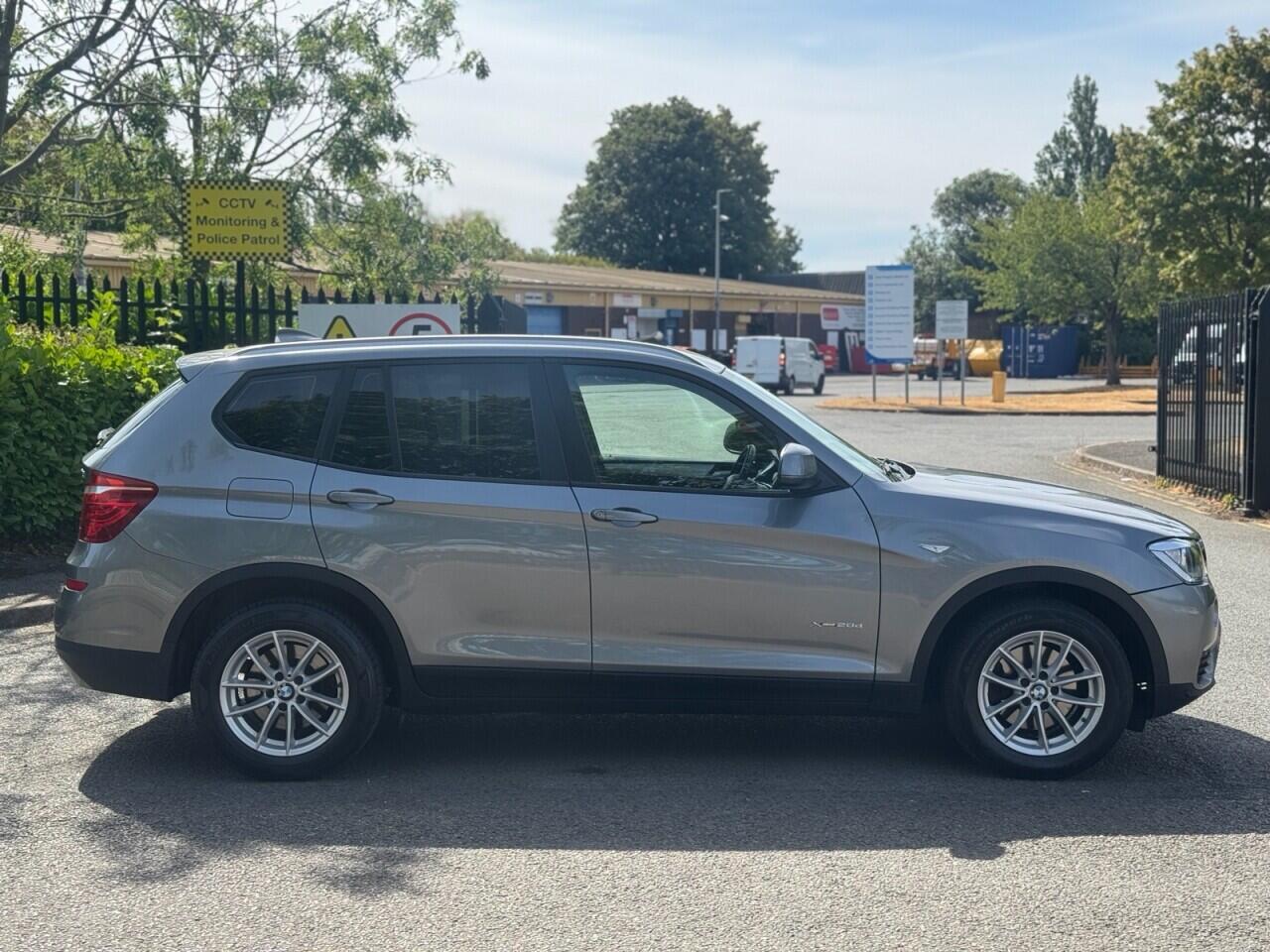 BMW X3 view 8