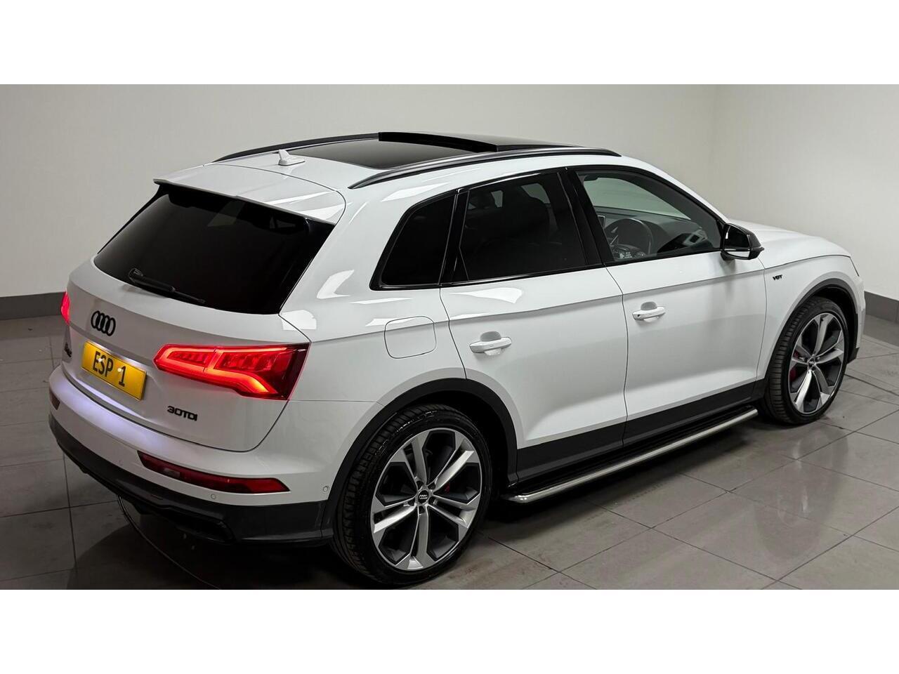 Audi SQ5 view 14