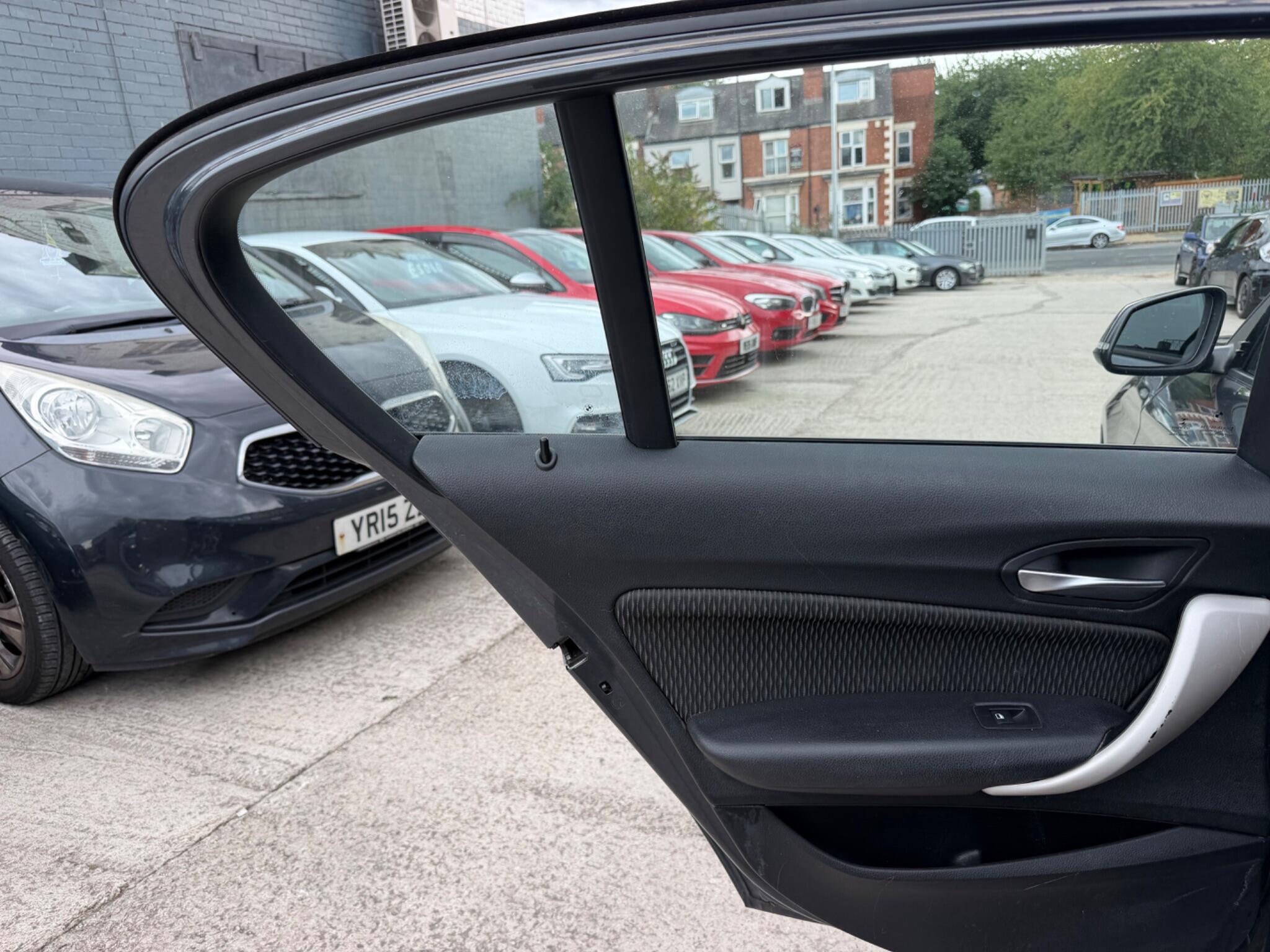 BMW 1 Series view 24