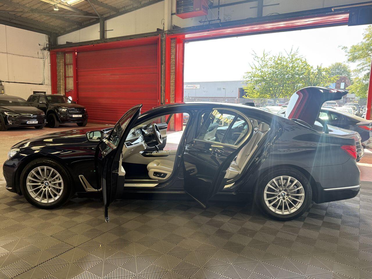 BMW 7 Series view 13