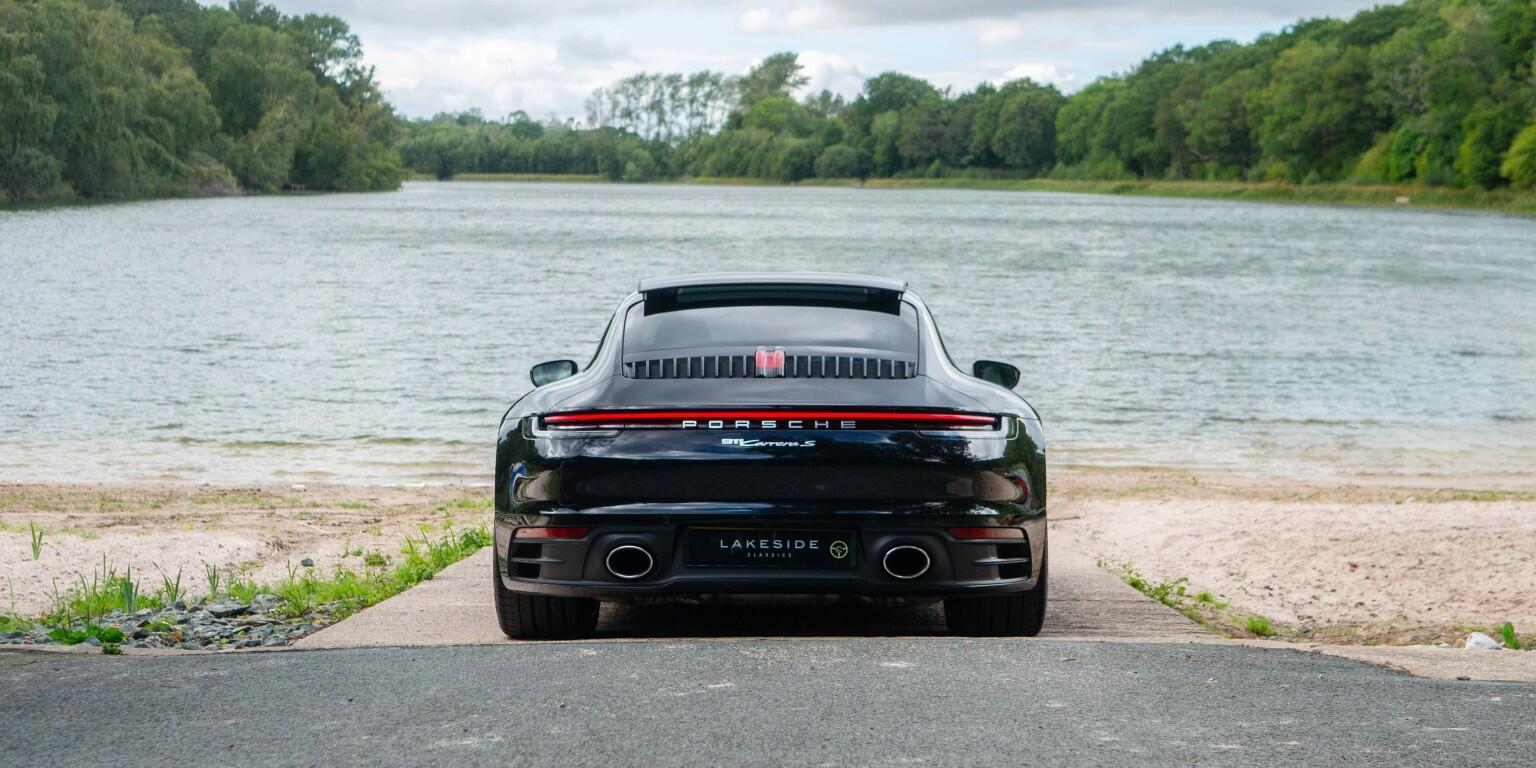 Porsche 911 view 5