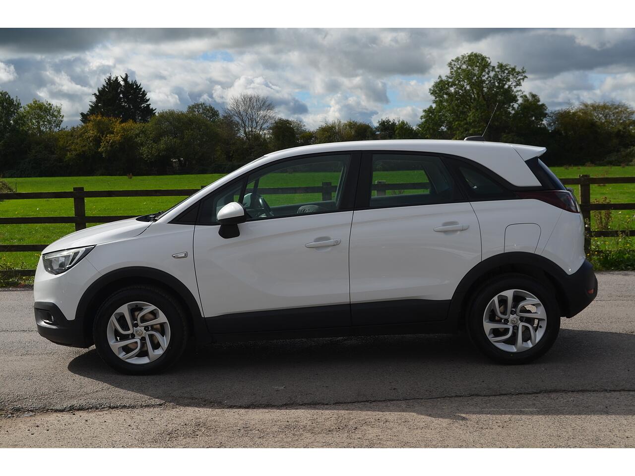 Vauxhall Crossland X view 6