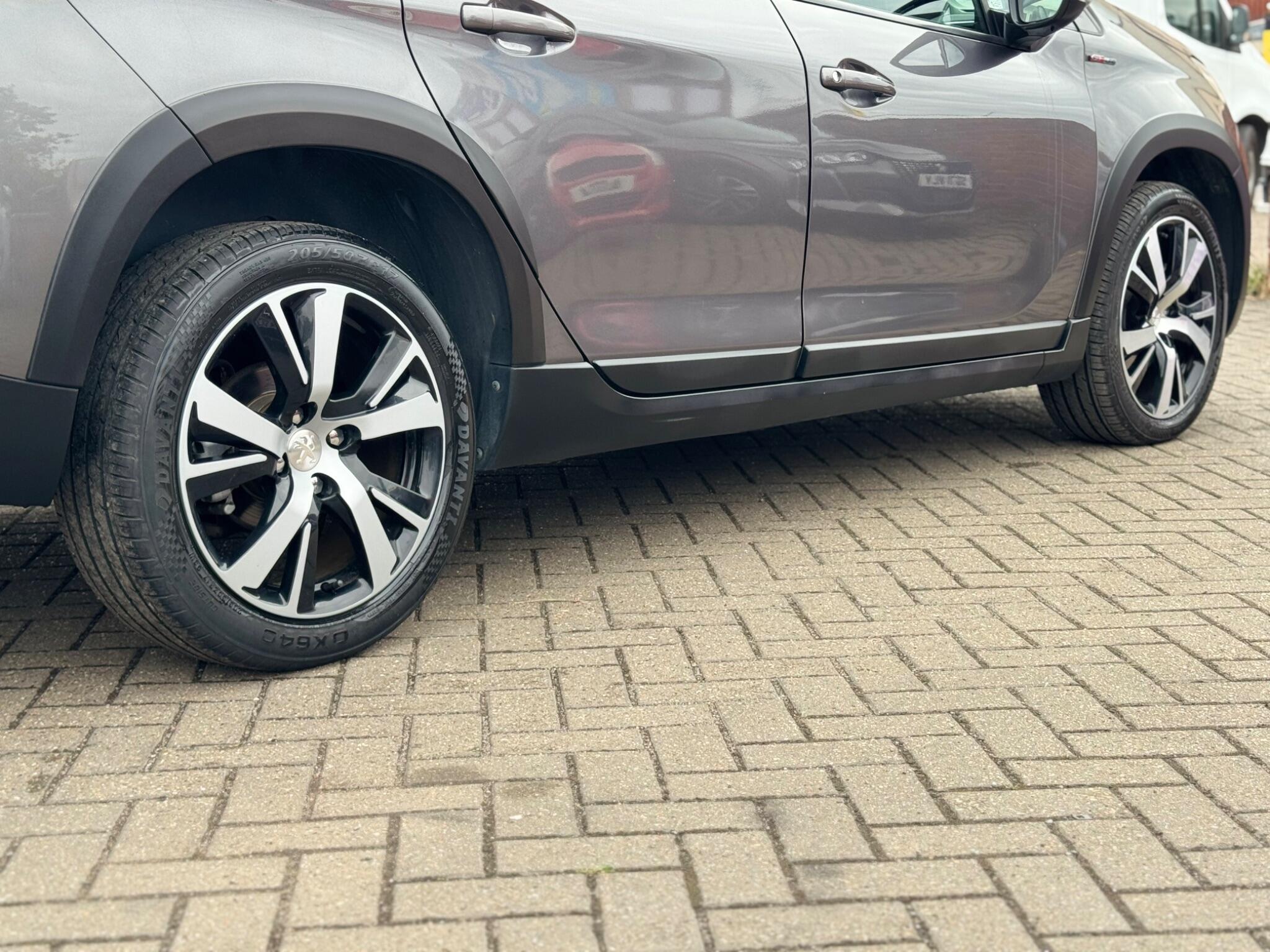 Peugeot 2008 view 11