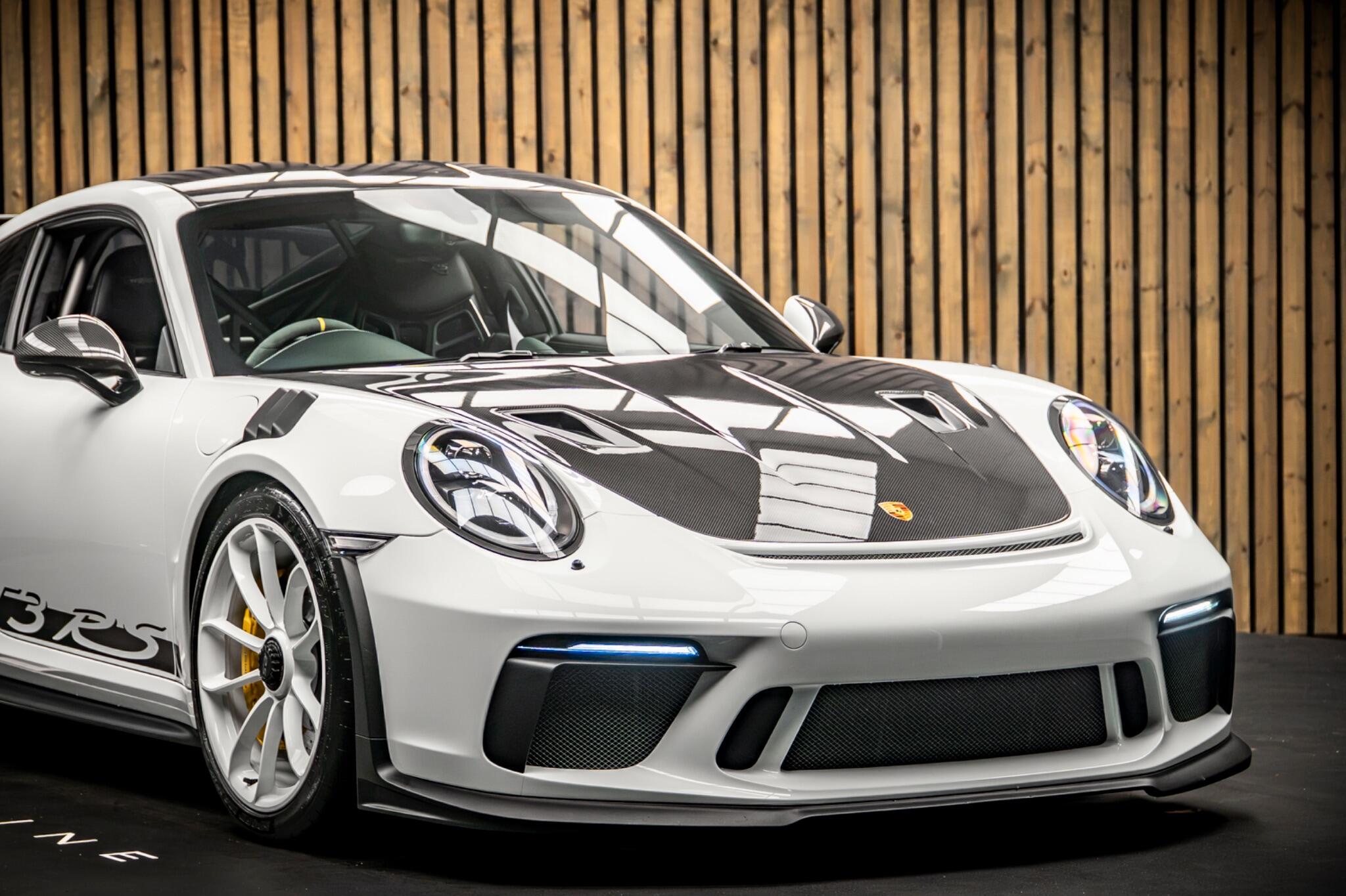 Porsche 911 view 12
