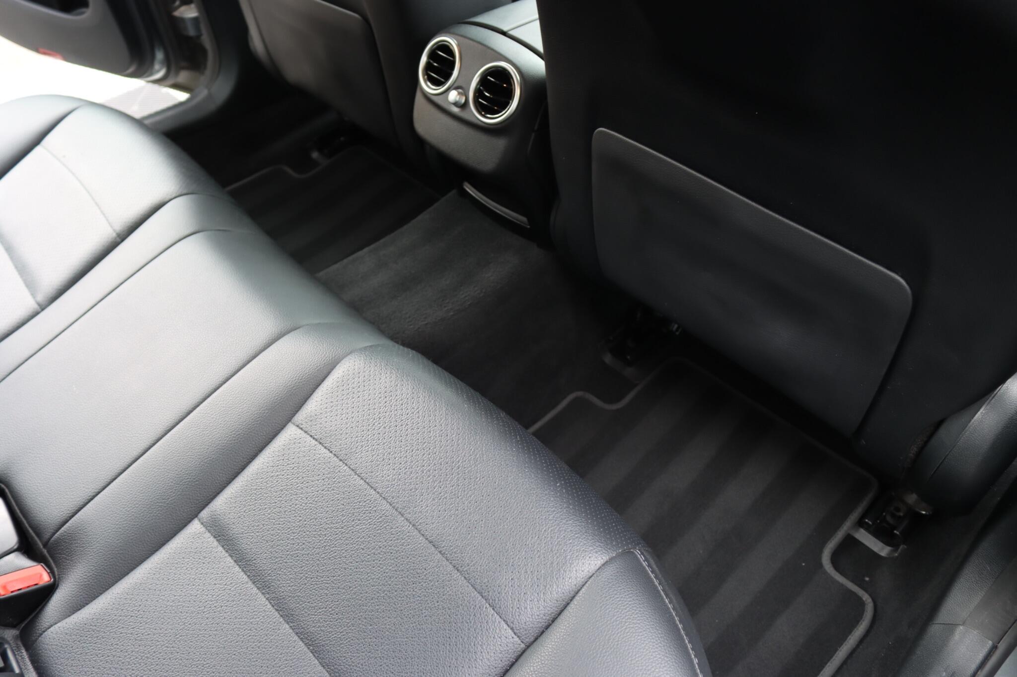 Mercedes-Benz C Class view 54