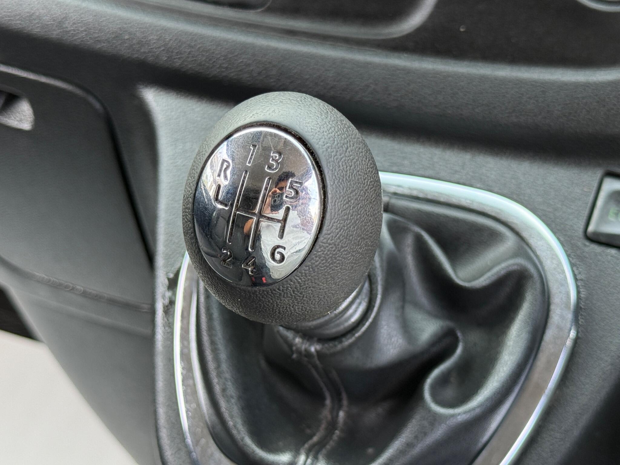 Vauxhall Vivaro - Image 27