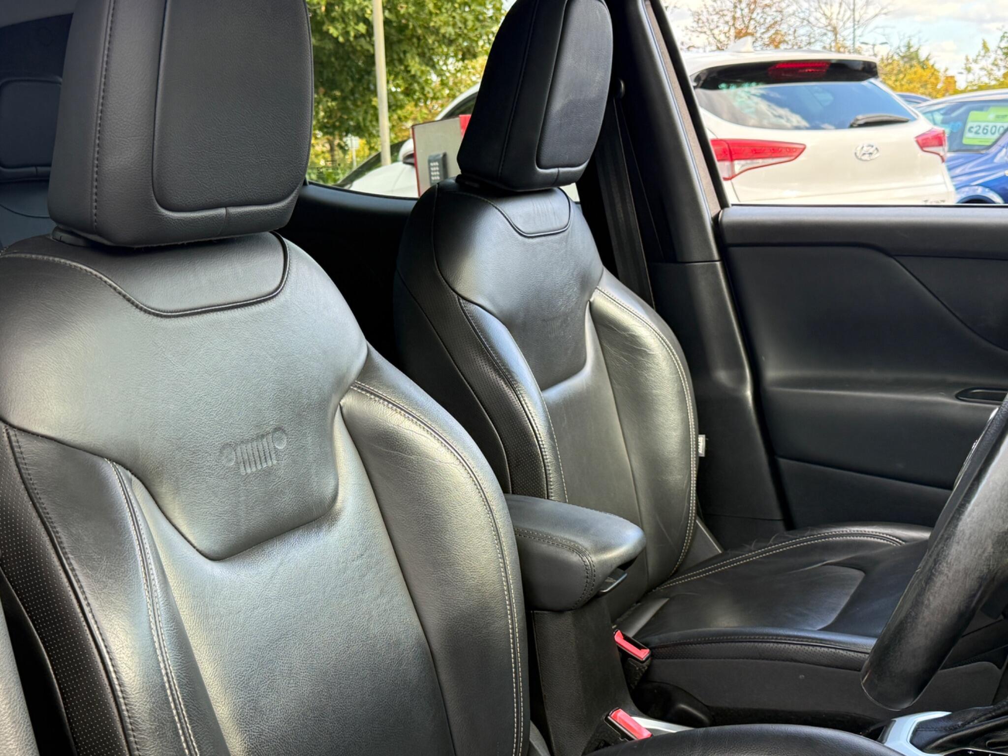 Jeep Renegade - Image 35