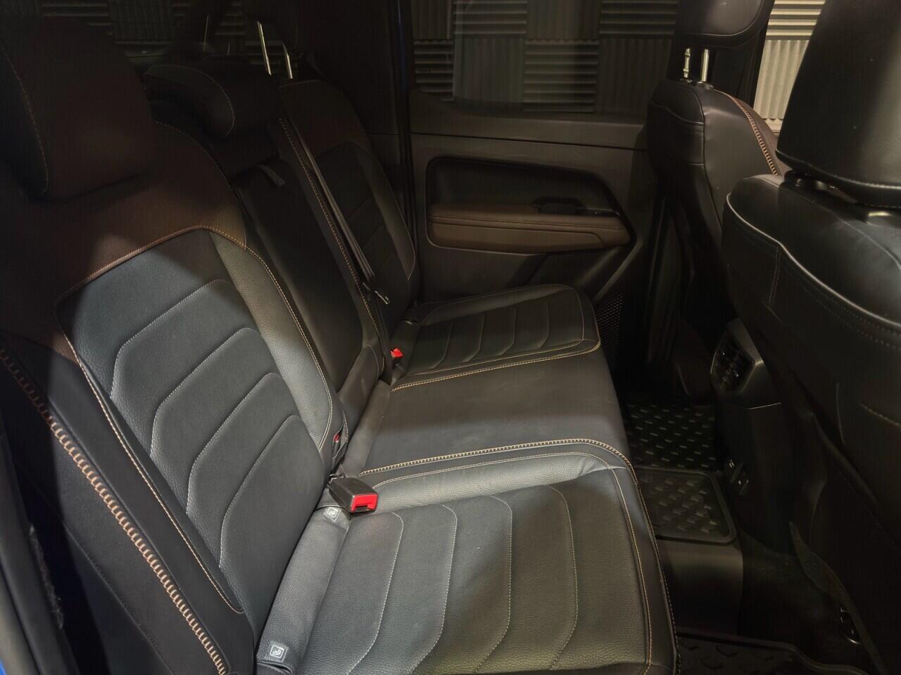 Volkswagen Amarok view 18