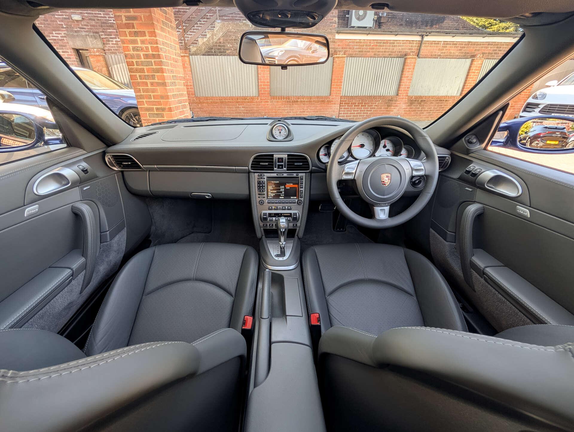 Porsche 911 view 21
