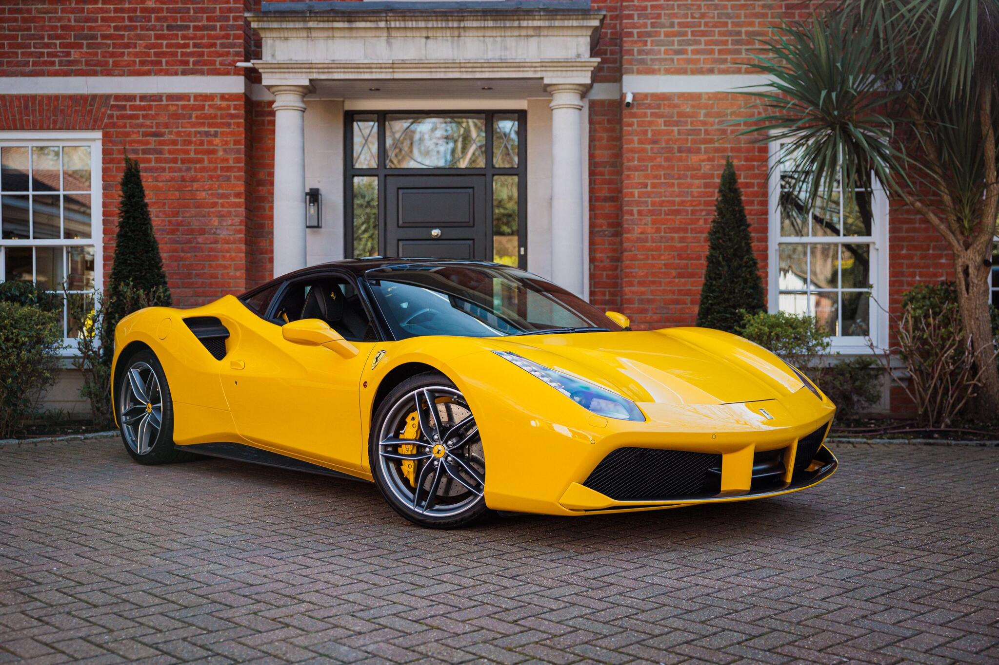 Ferrari 488 view 11