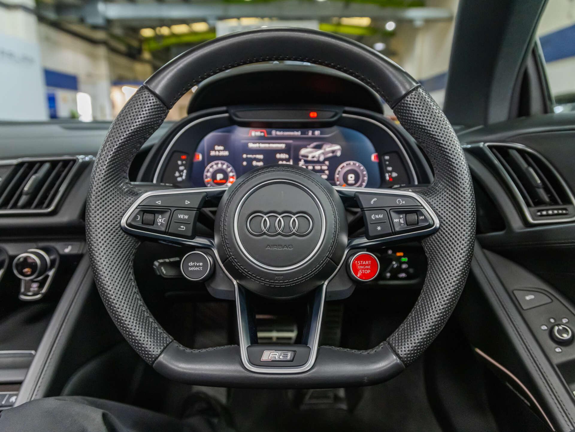 Audi R8 view 45