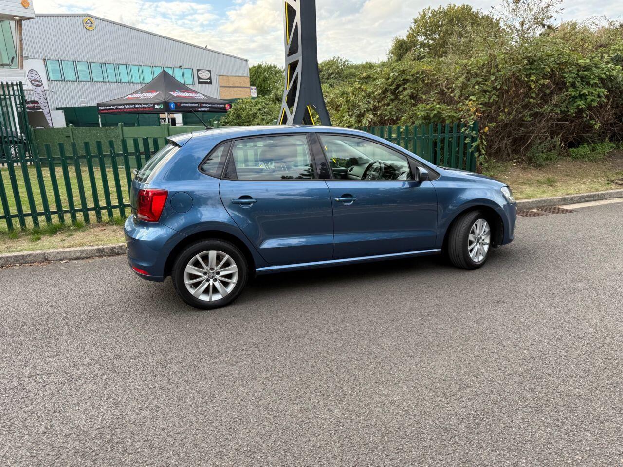Volkswagen Polo view 5