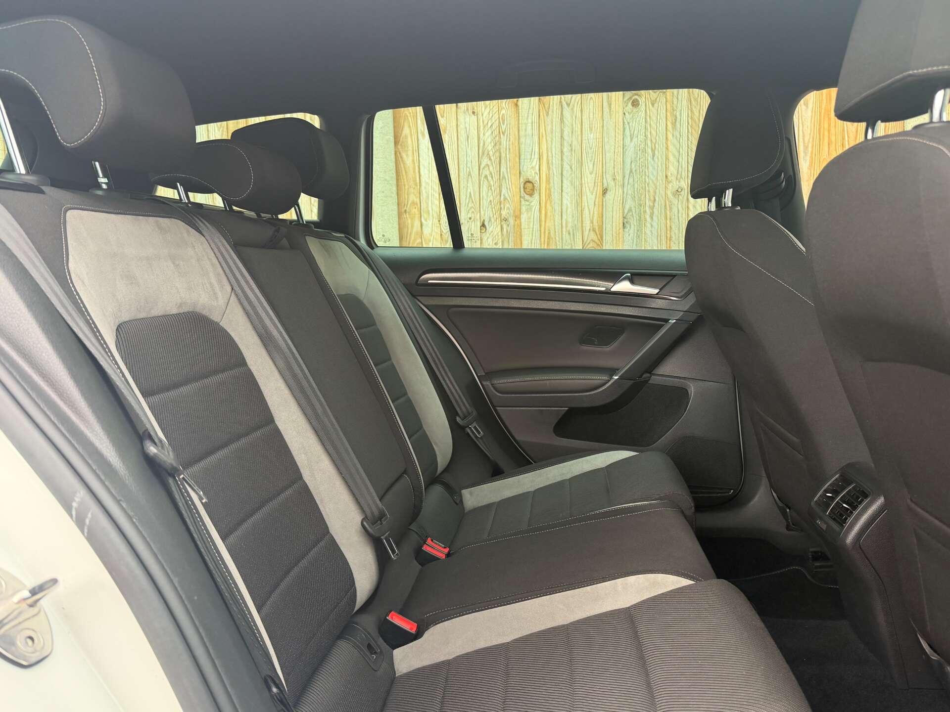 Volkswagen Golf view 23