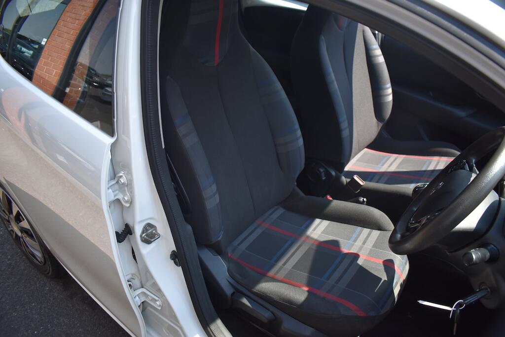 Peugeot 108 view 27