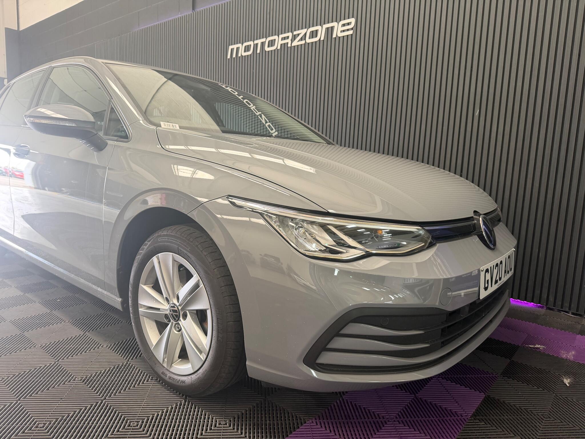 Volkswagen Golf view 4